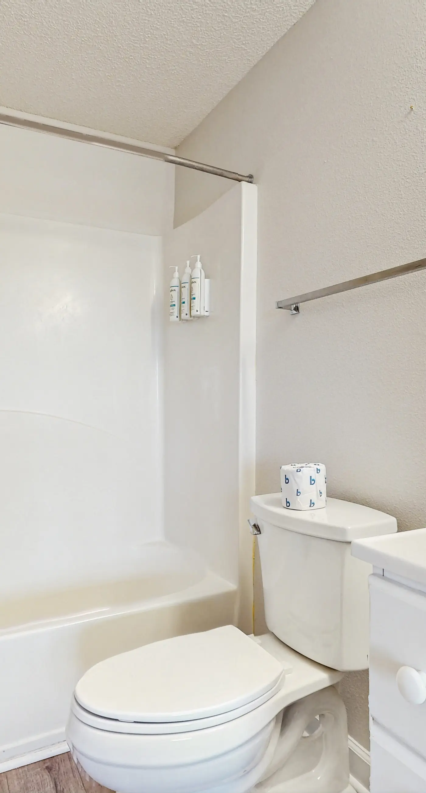 Santa Rosa Beach retreat with shared pool,  hot tub, close to dining, & parks