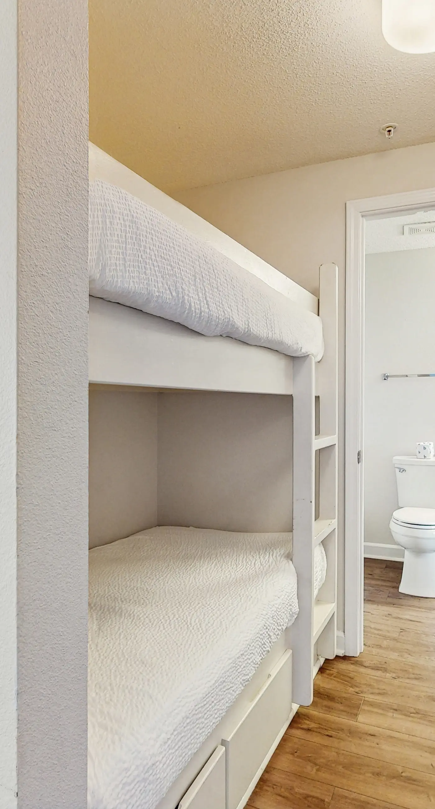 Santa Rosa Beach retreat with shared pool,  hot tub, close to dining, & parks