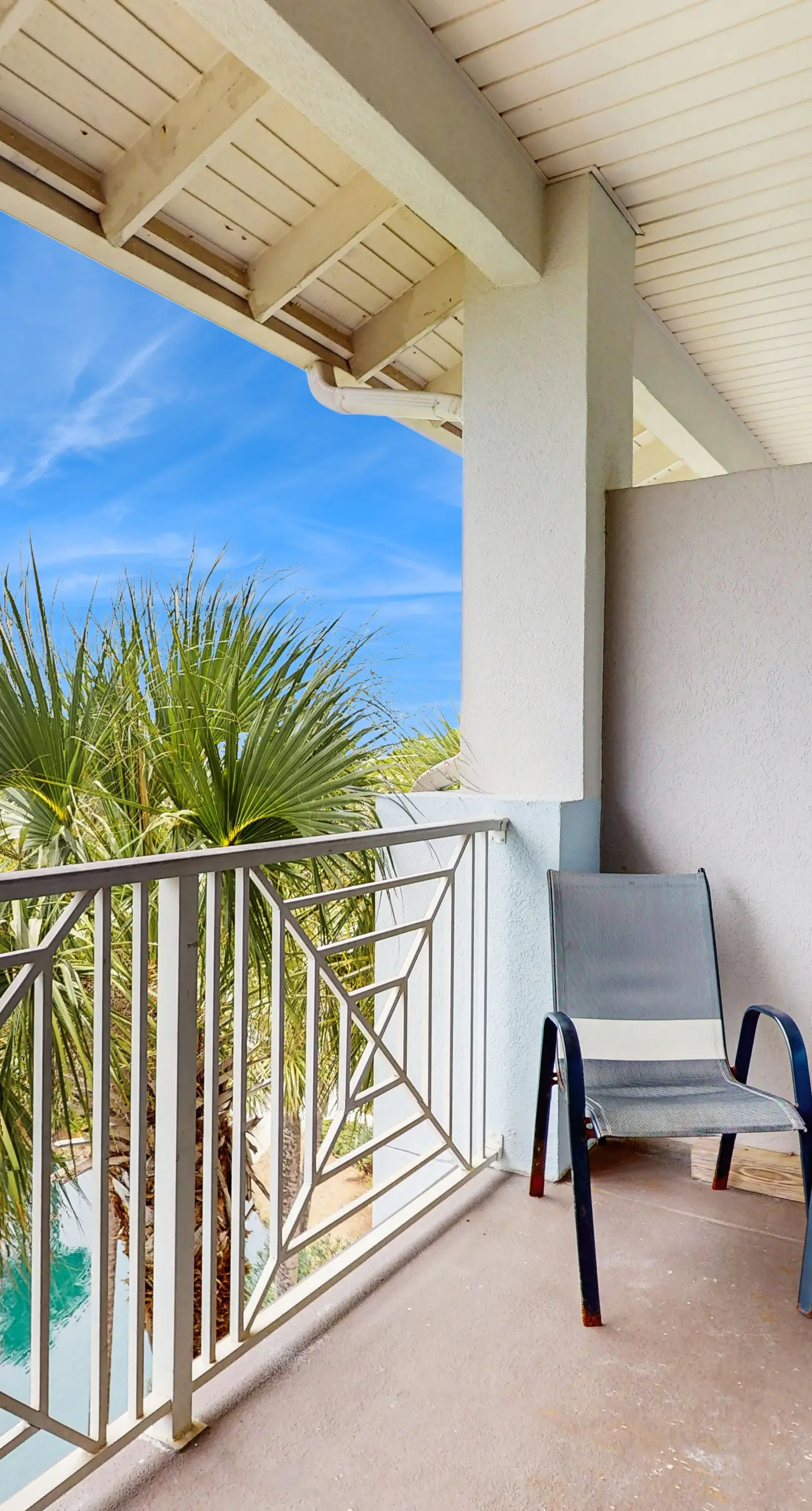 Santa Rosa Beach retreat with shared pool,  hot tub, close to dining, & parks