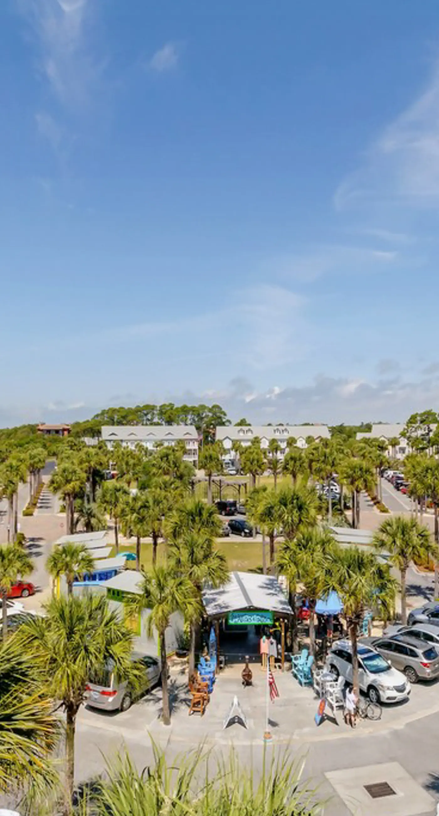 Santa Rosa Beach retreat with shared pool,  hot tub, close to dining, & parks