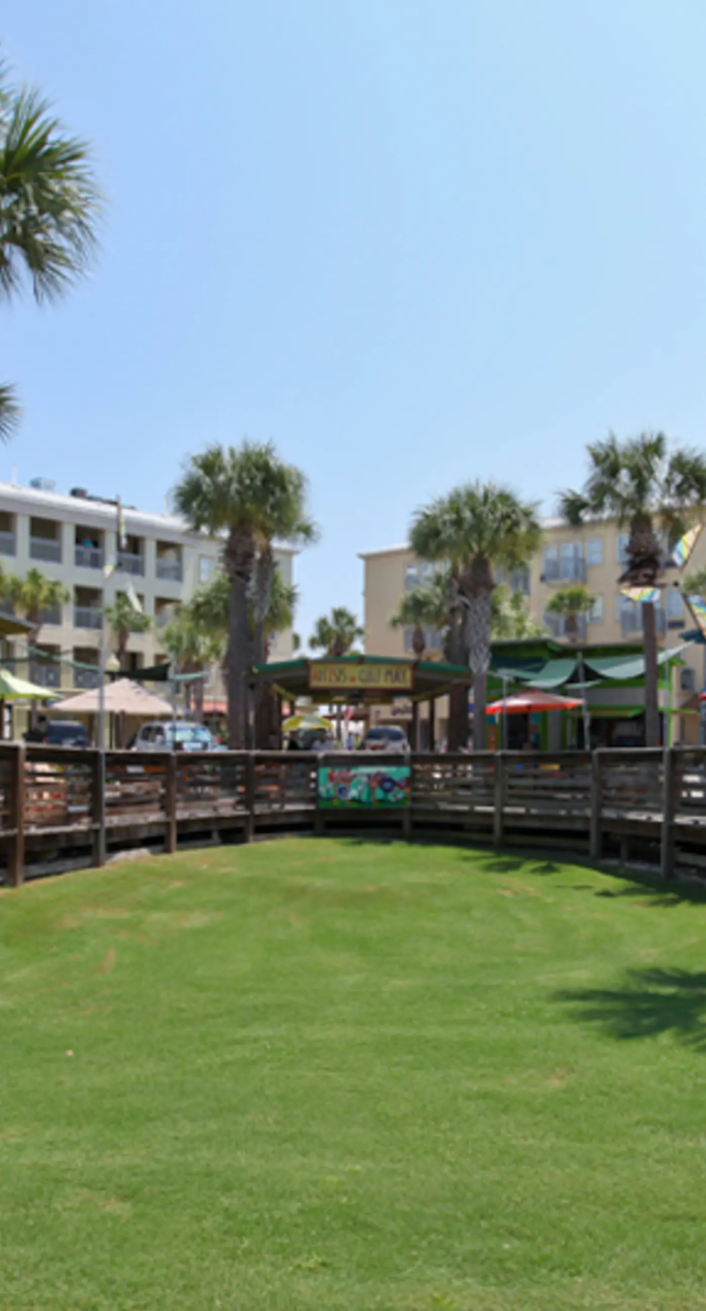 Santa Rosa Beach retreat with shared pool,  hot tub, close to dining, & parks