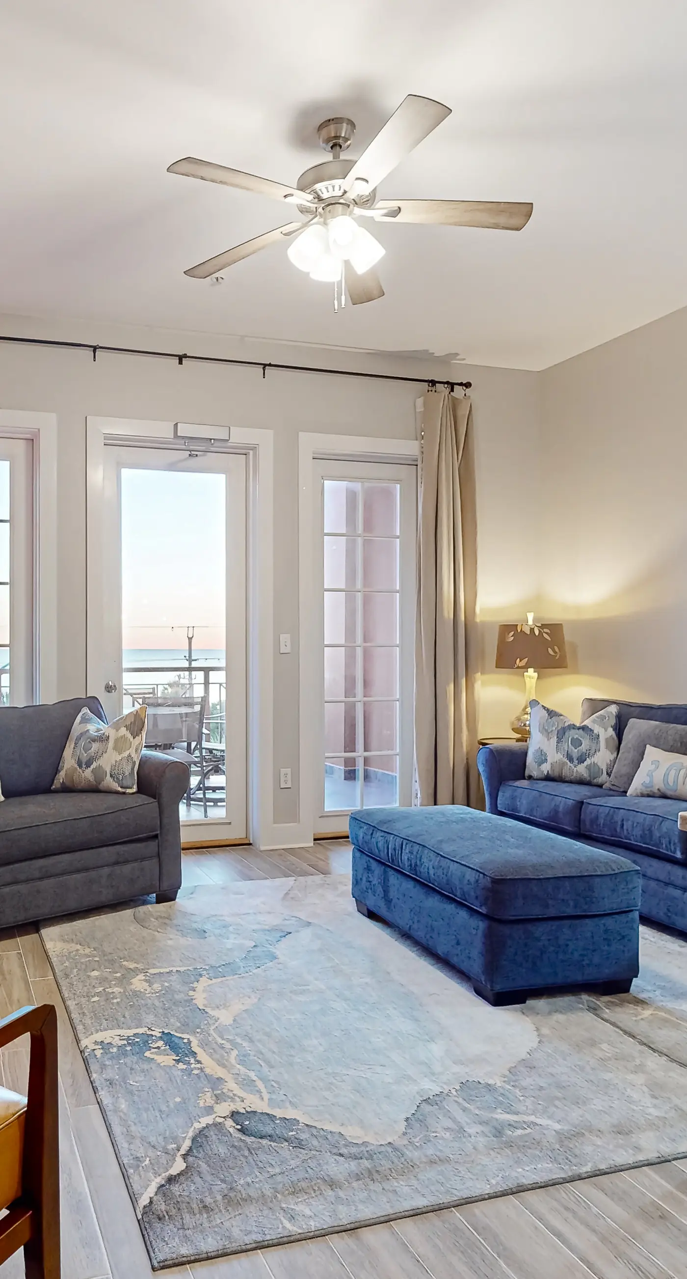 Centrally located condo near shopping & the beach with shared pool & tennis courts