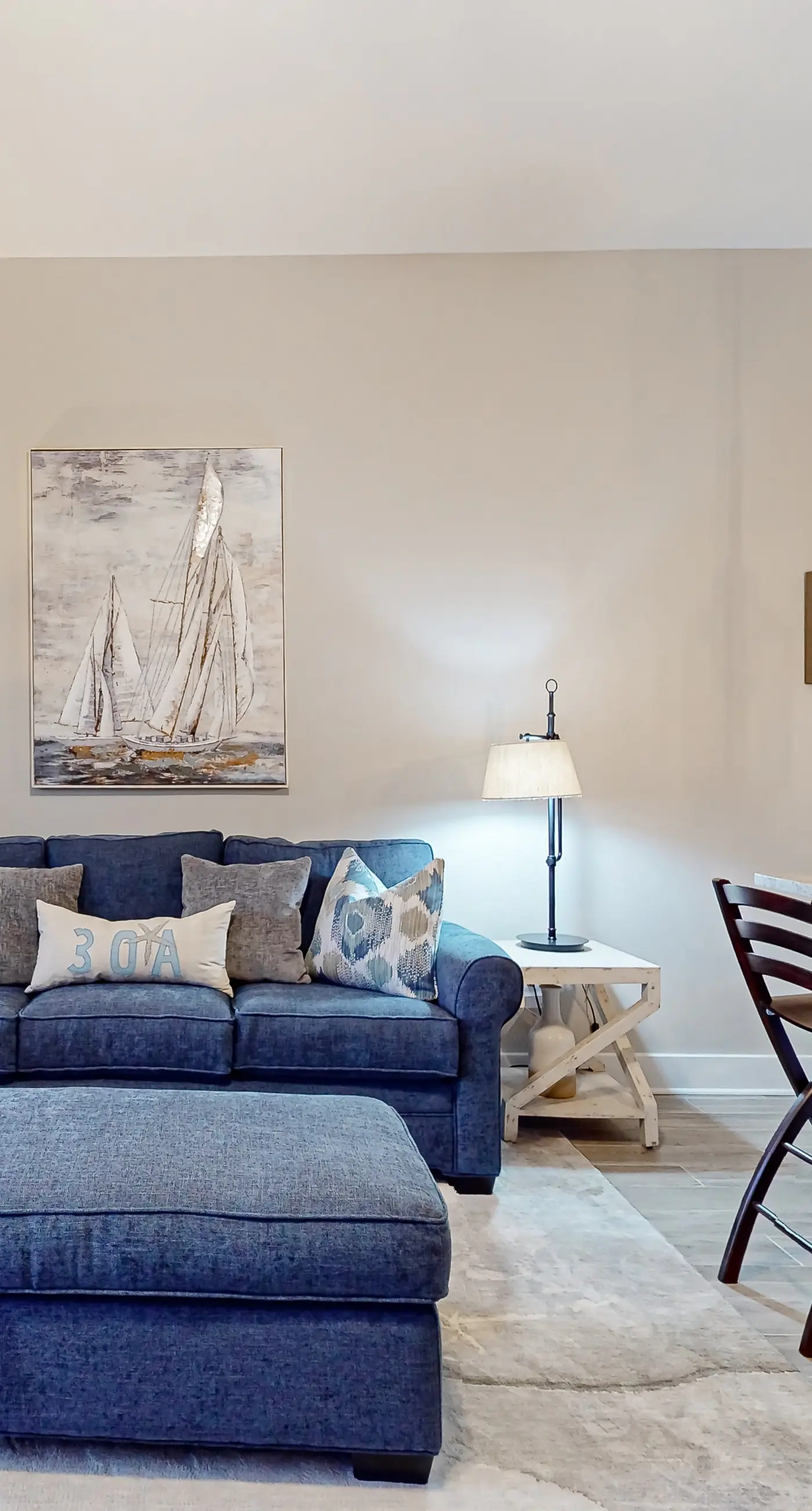 Centrally located condo near shopping & the beach with shared pool & tennis courts