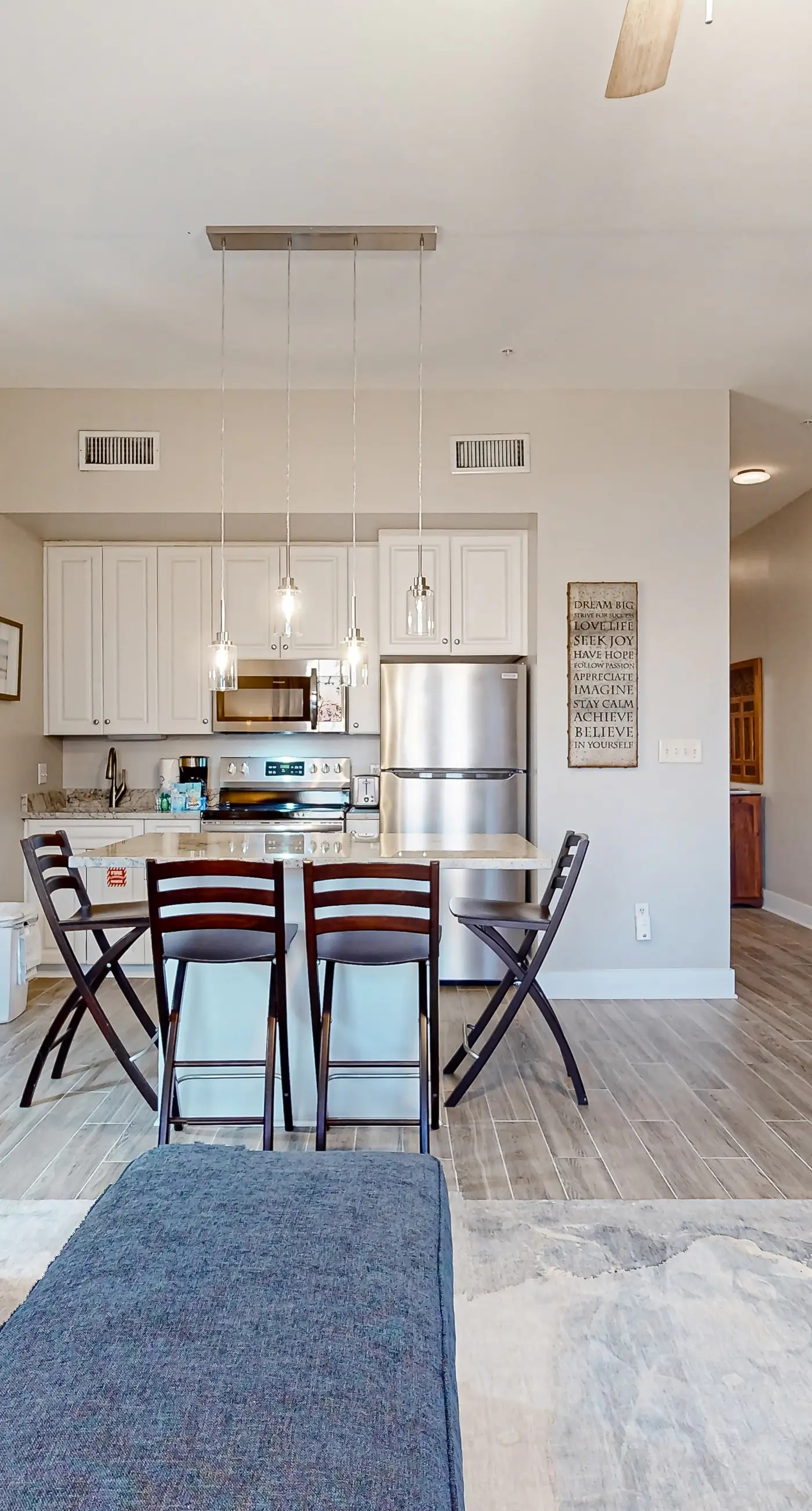 Centrally located condo near shopping & the beach with shared pool & tennis courts