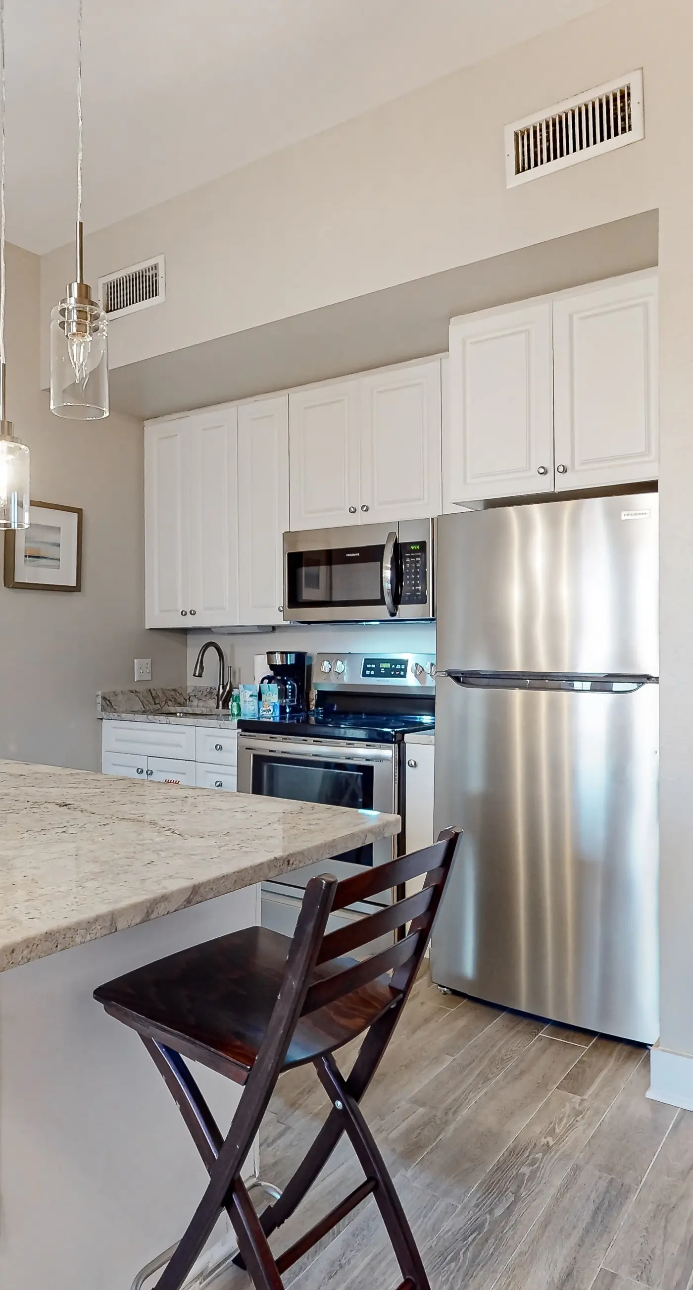 Centrally located condo near shopping & the beach with shared pool & tennis courts