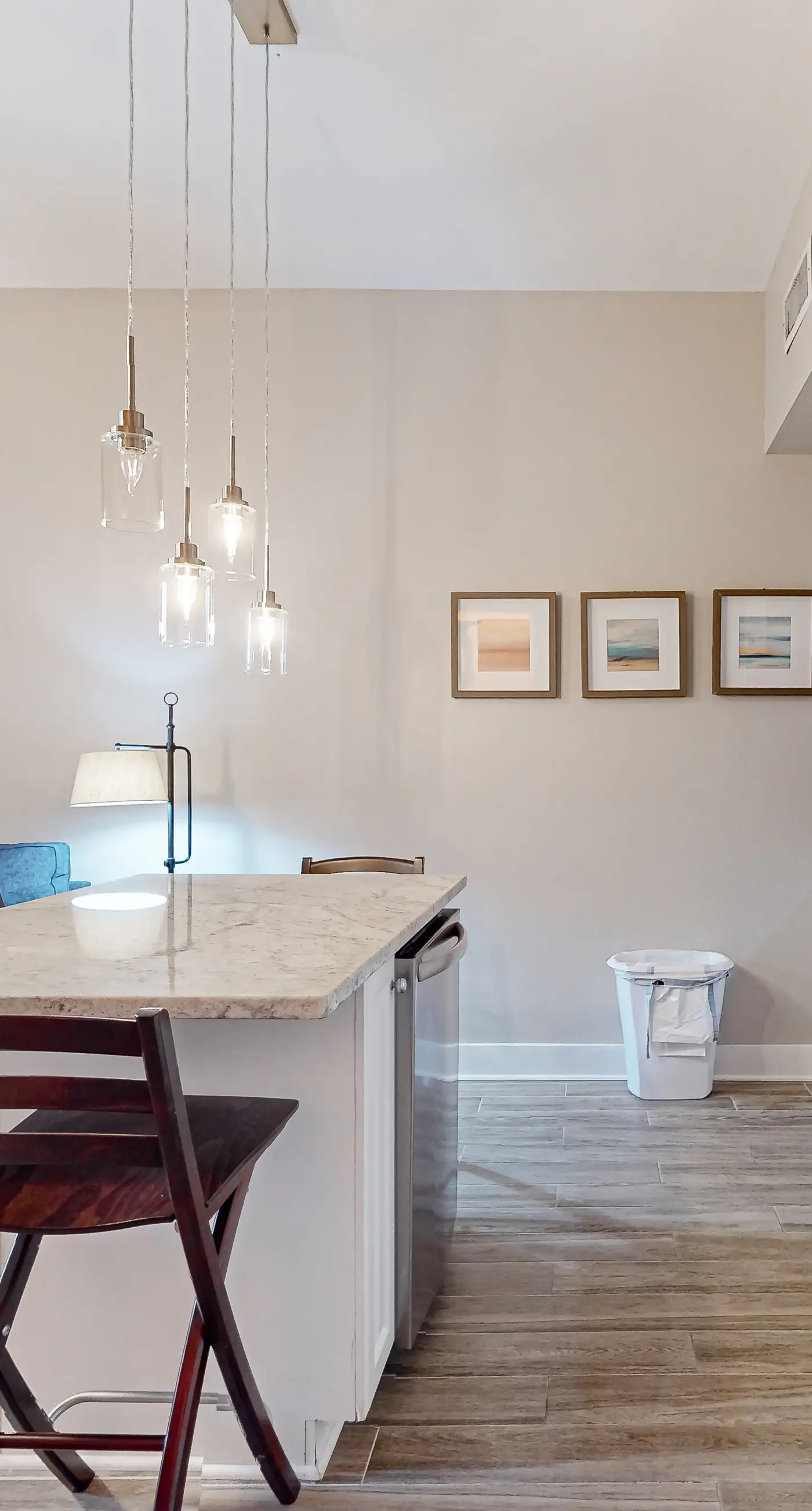 Centrally located condo near shopping & the beach with shared pool & tennis courts