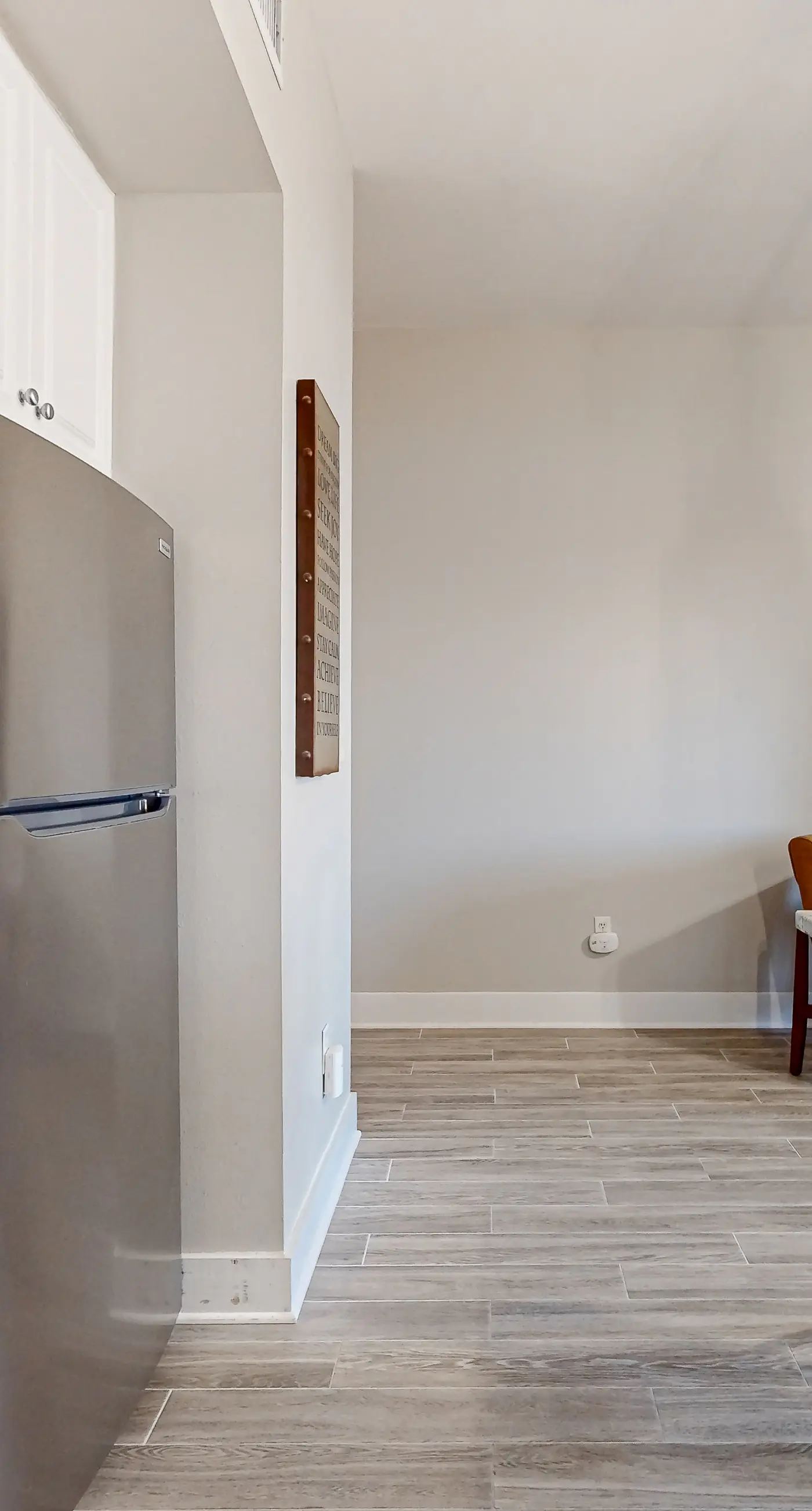 Centrally located condo near shopping & the beach with shared pool & tennis courts