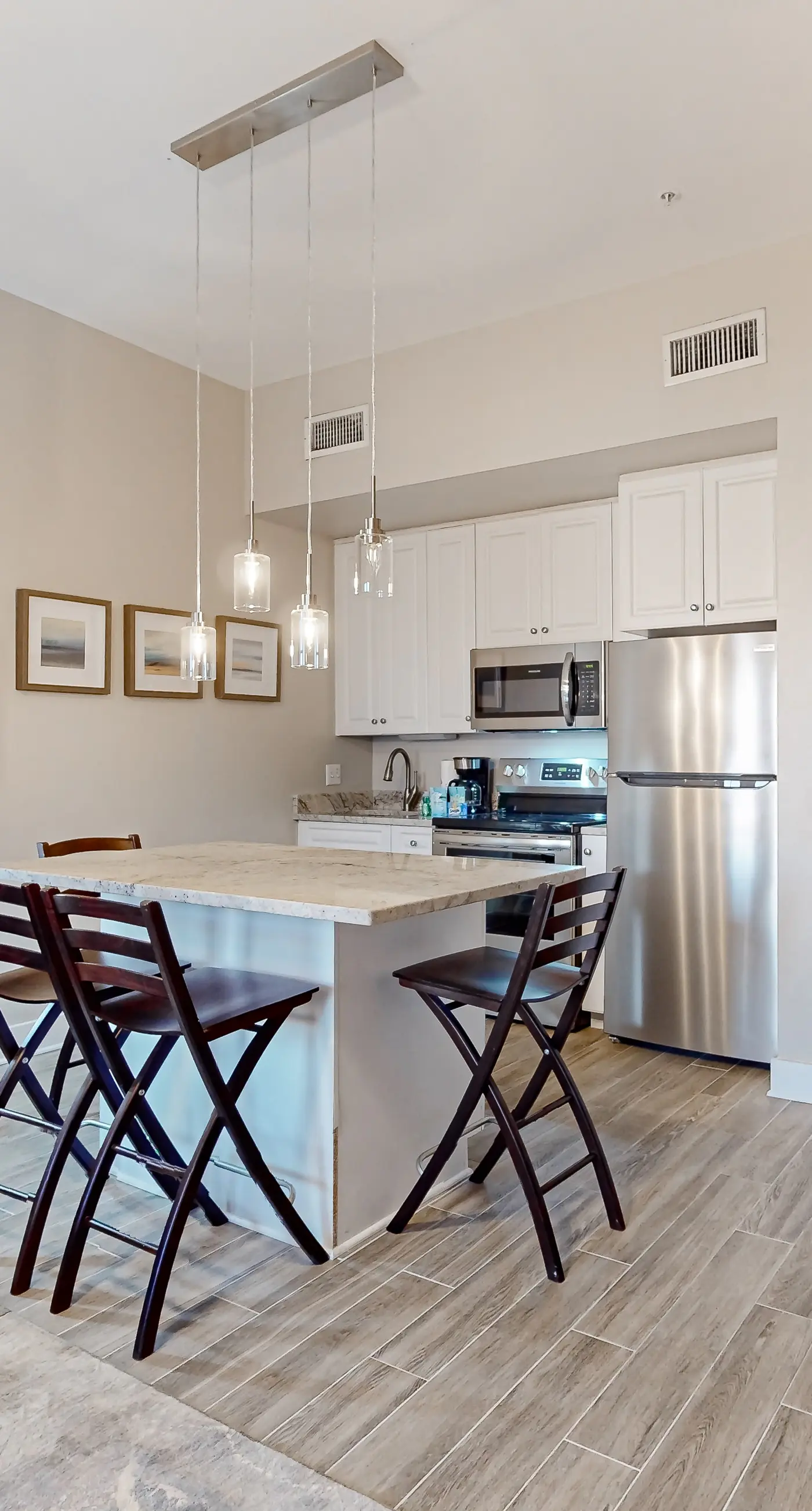 Centrally located condo near shopping & the beach with shared pool & tennis courts