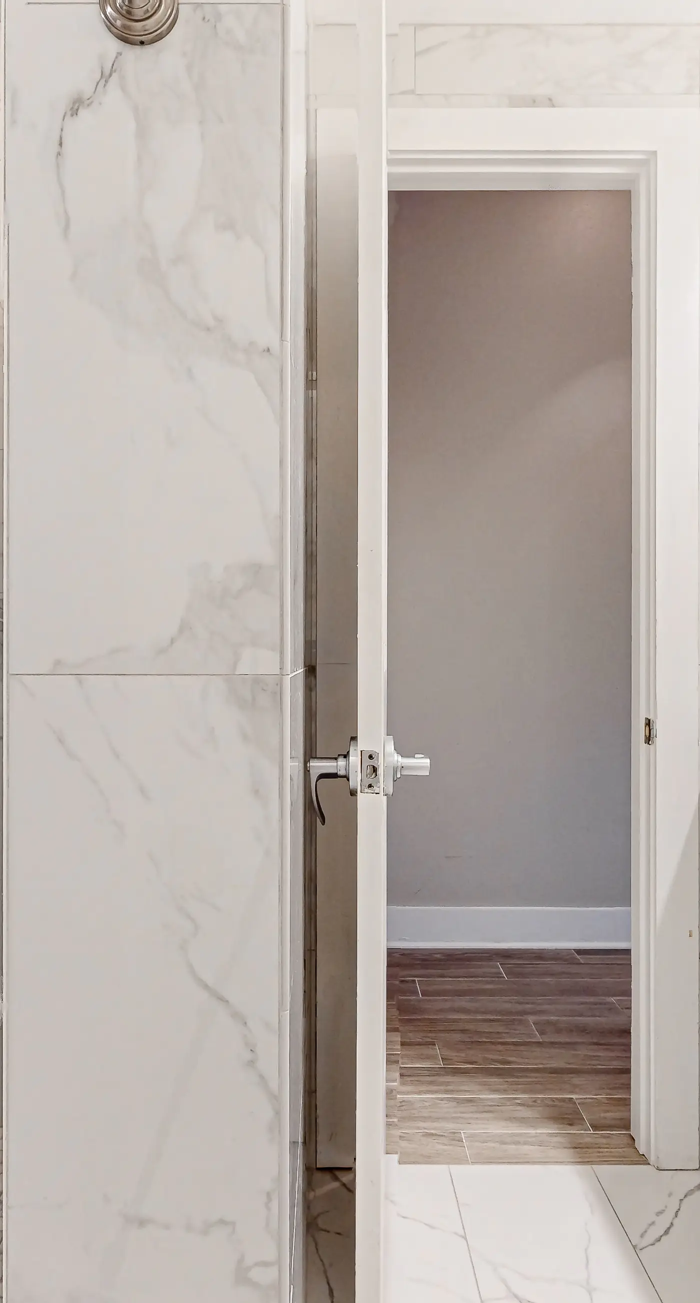 Centrally located condo near shopping & the beach with shared pool & tennis courts