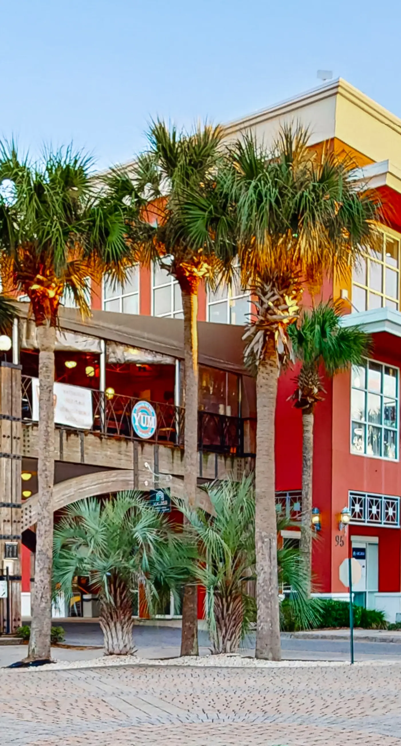 Centrally located condo near shopping & the beach with shared pool & tennis courts