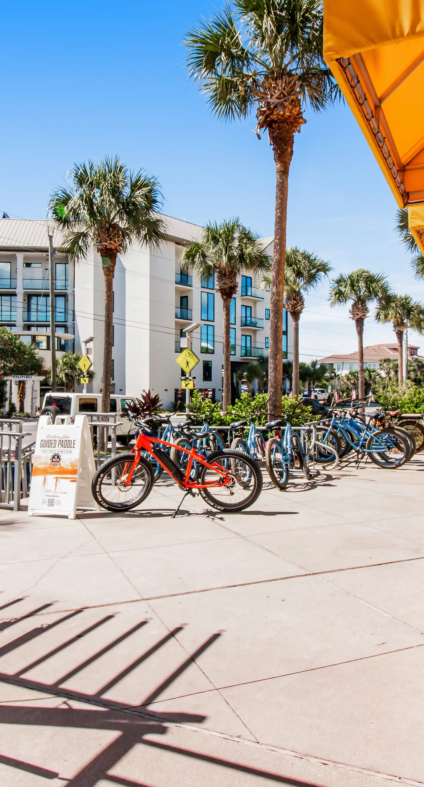 Centrally located condo near shopping & the beach with shared pool & tennis courts