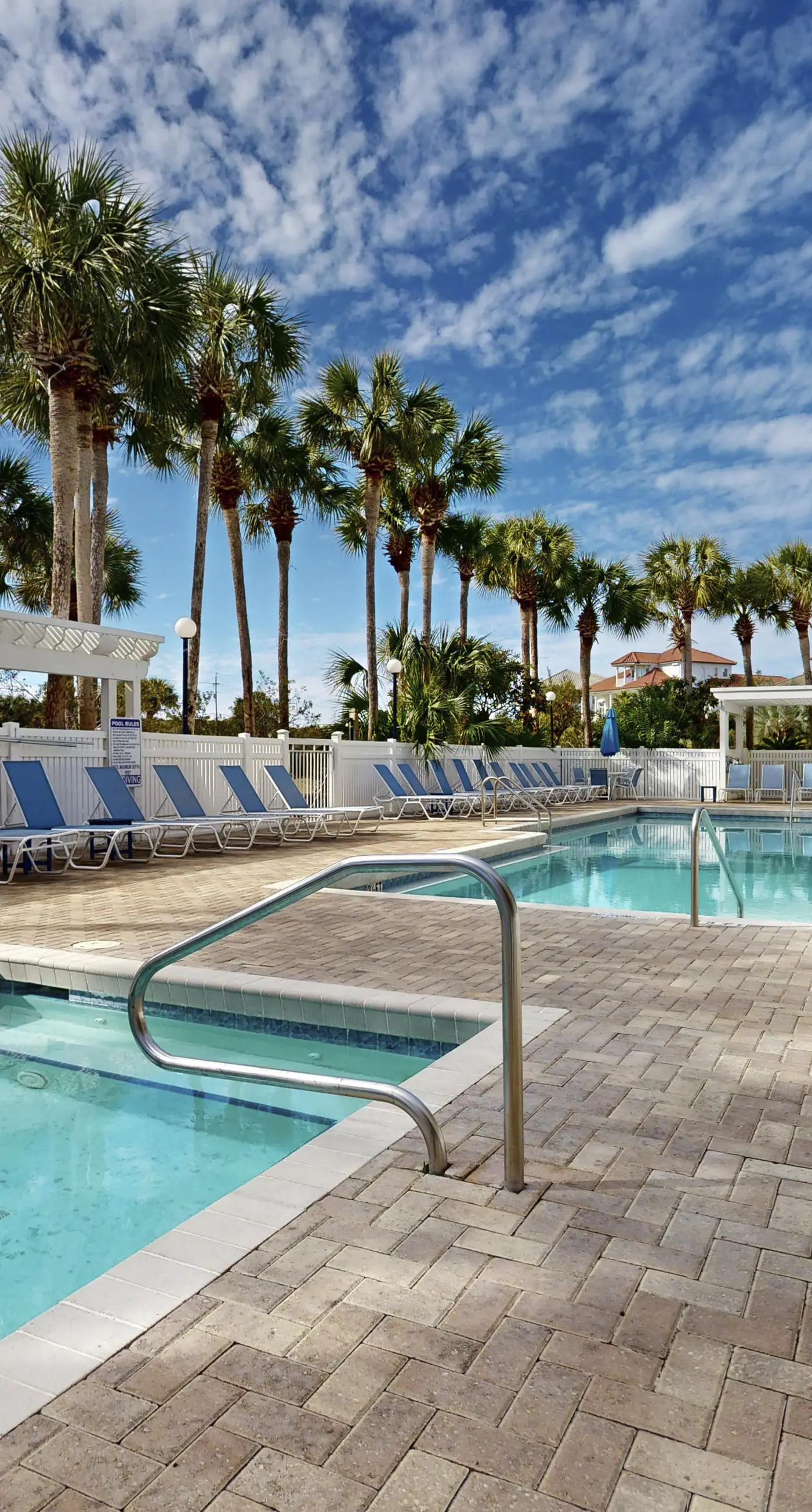 Centrally located condo near shopping & the beach with shared pool & tennis courts