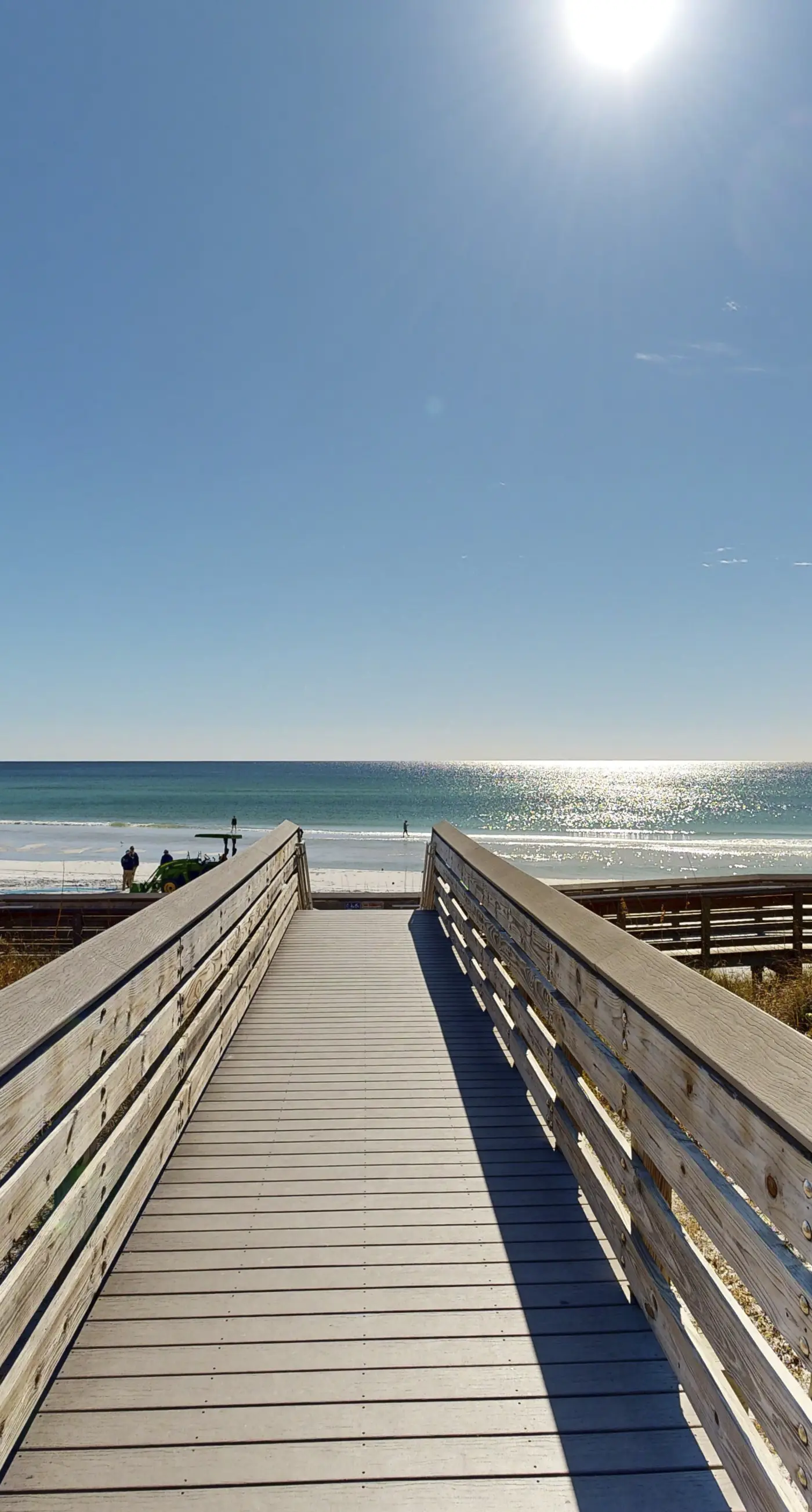 Centrally located condo near shopping & the beach with shared pool & tennis courts