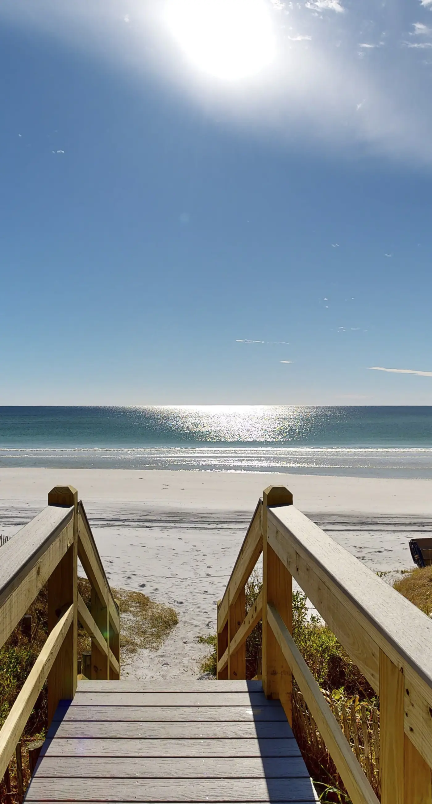 Centrally located condo near shopping & the beach with shared pool & tennis courts