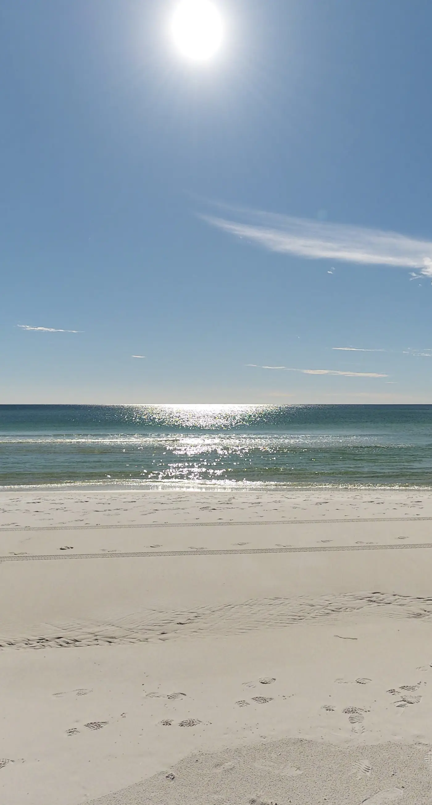 Centrally located condo near shopping & the beach with shared pool & tennis courts