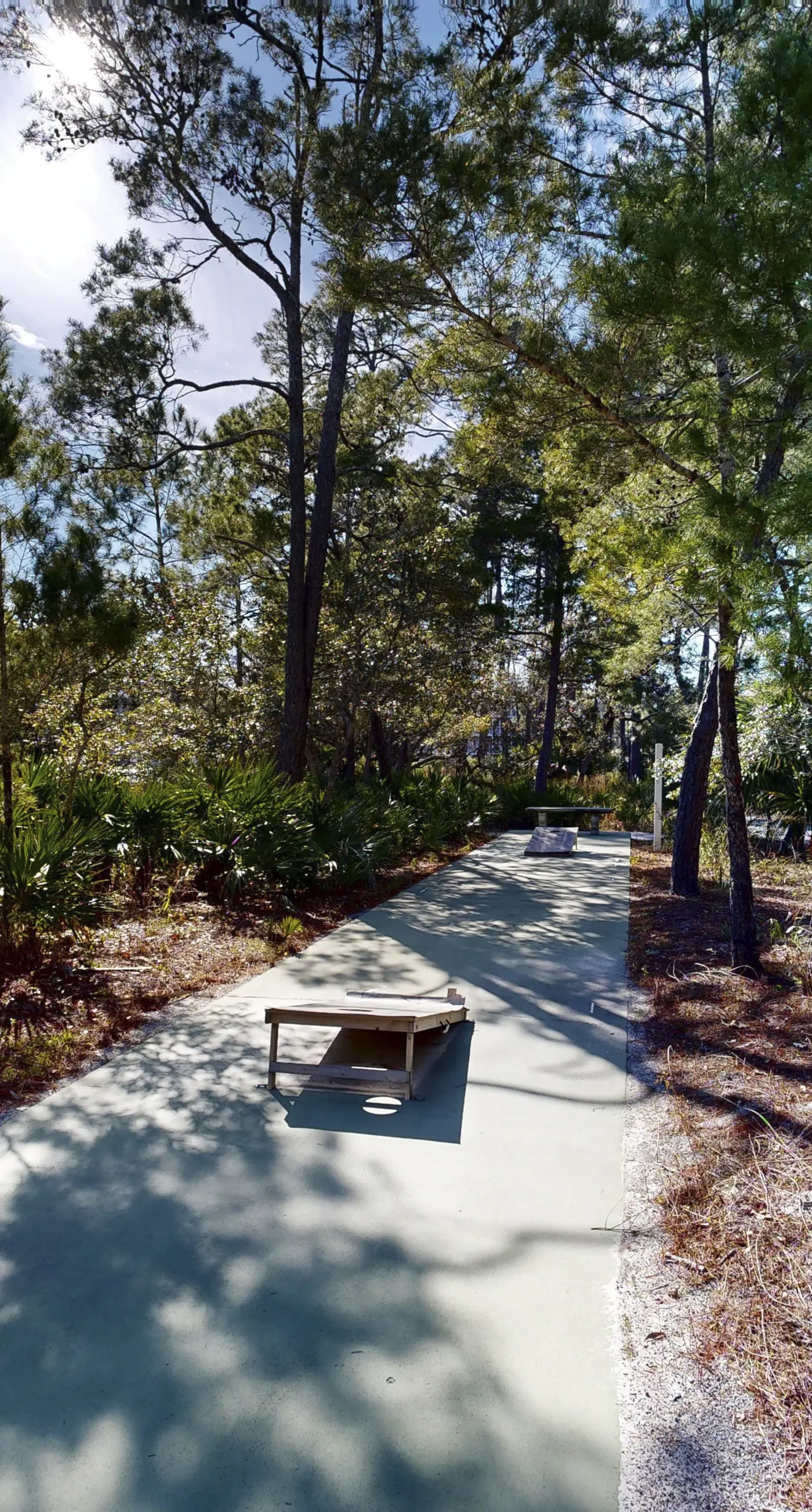 Centrally located condo near shopping & the beach with shared pool & tennis courts