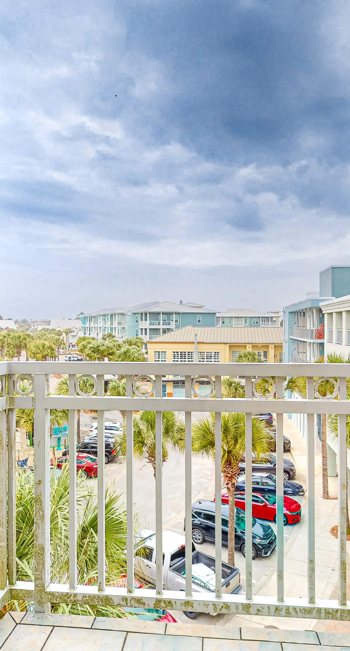 Cozy Hotel-Style- near beach & dining with kitchenette, pools, hot tub, & tennis