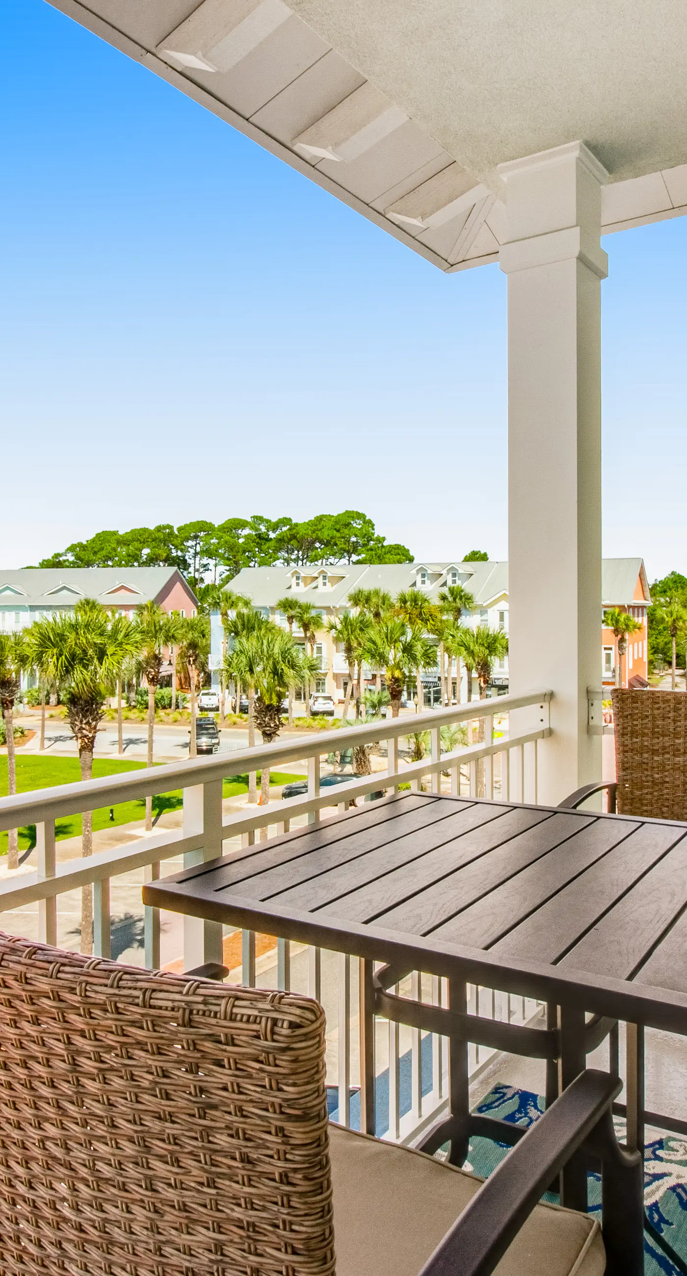 Newly built condo with WiFi, shared pools, hot tub, & private beach access