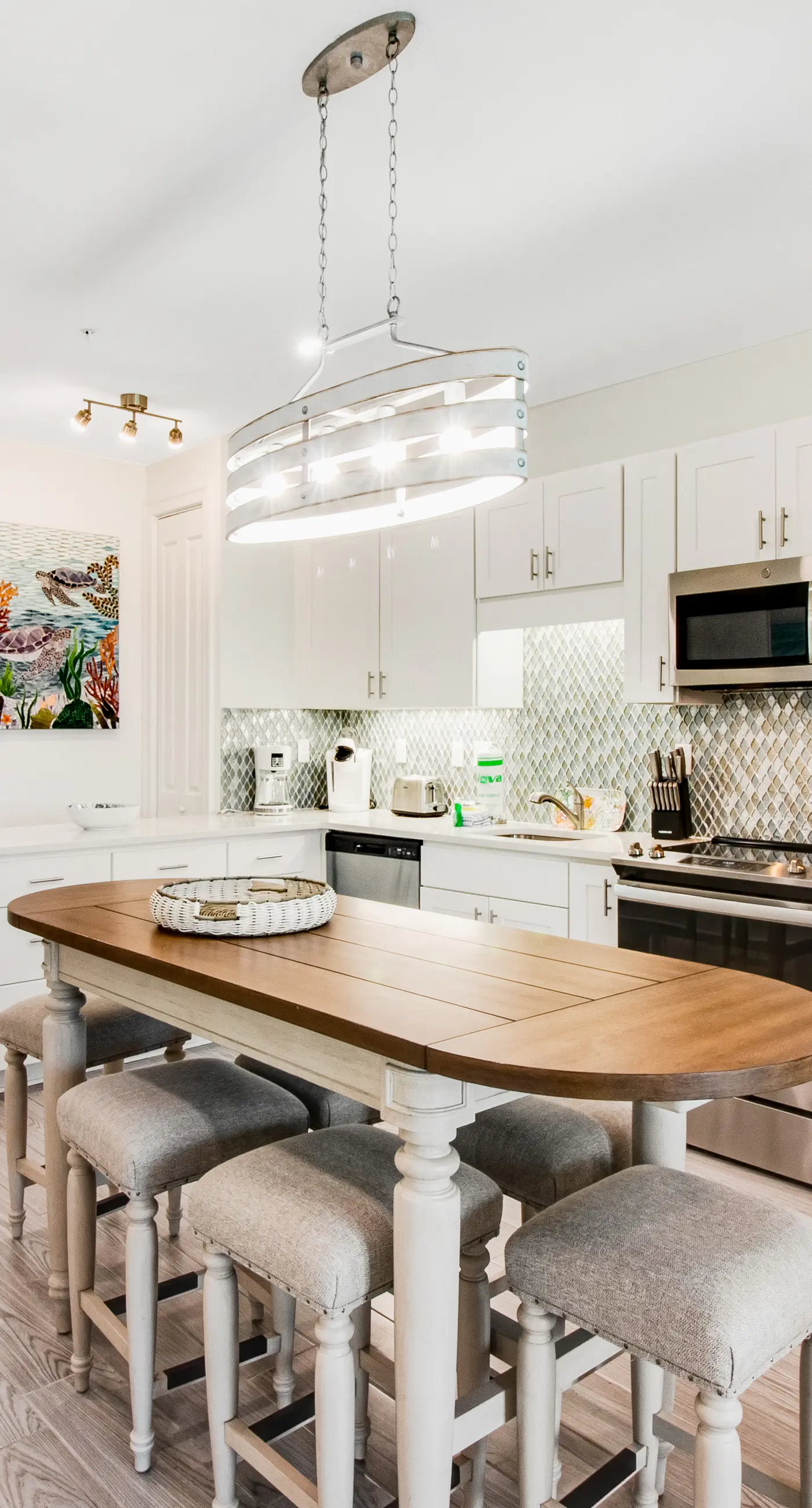 Newly built condo with WiFi, shared pools, hot tub, & private beach access