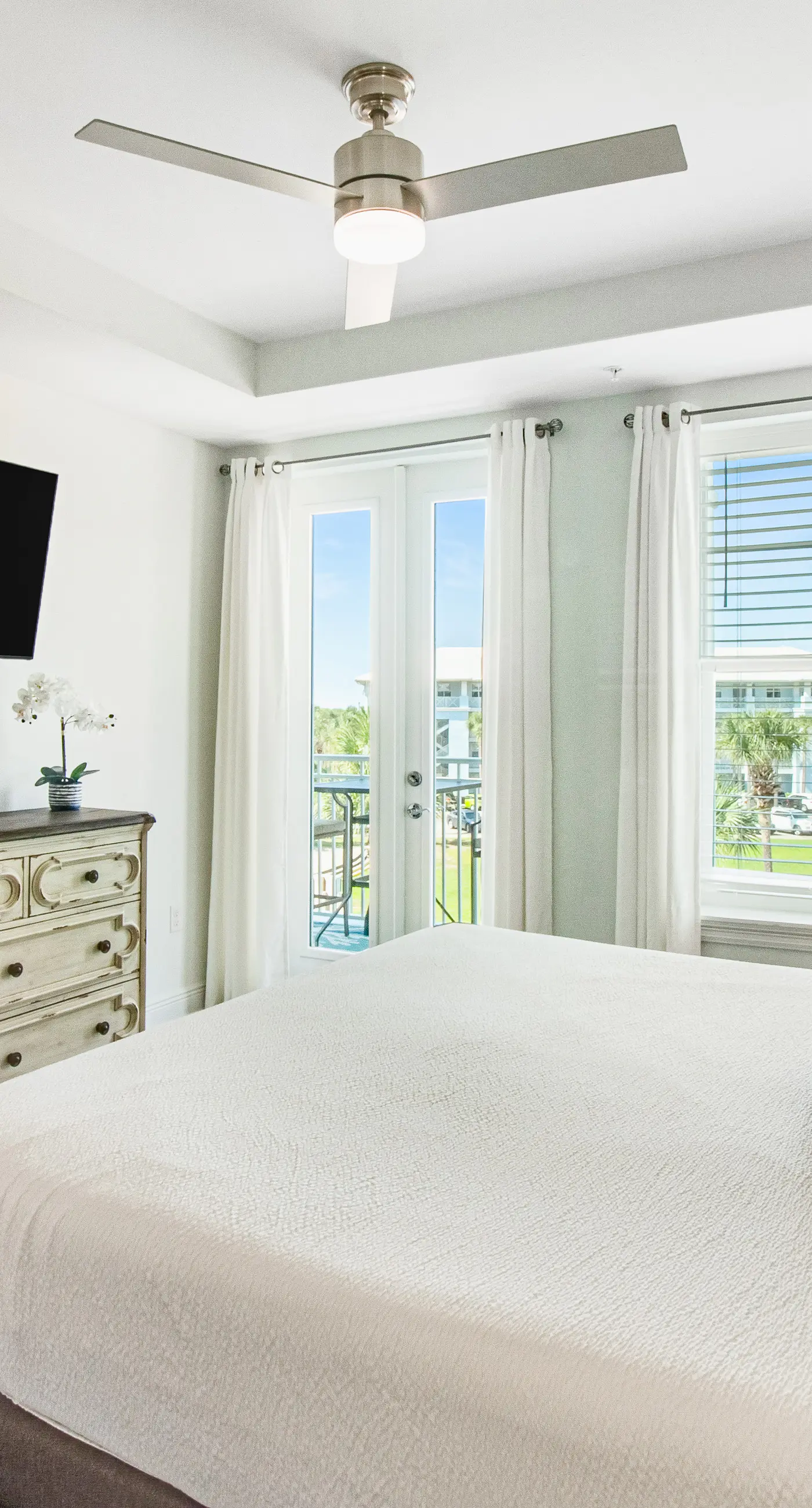 Newly built condo with WiFi, shared pools, hot tub, & private beach access