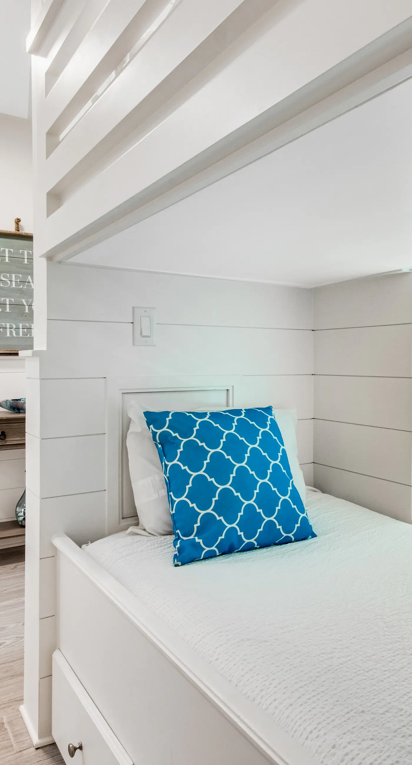 Newly built condo with WiFi, shared pools, hot tub, & private beach access