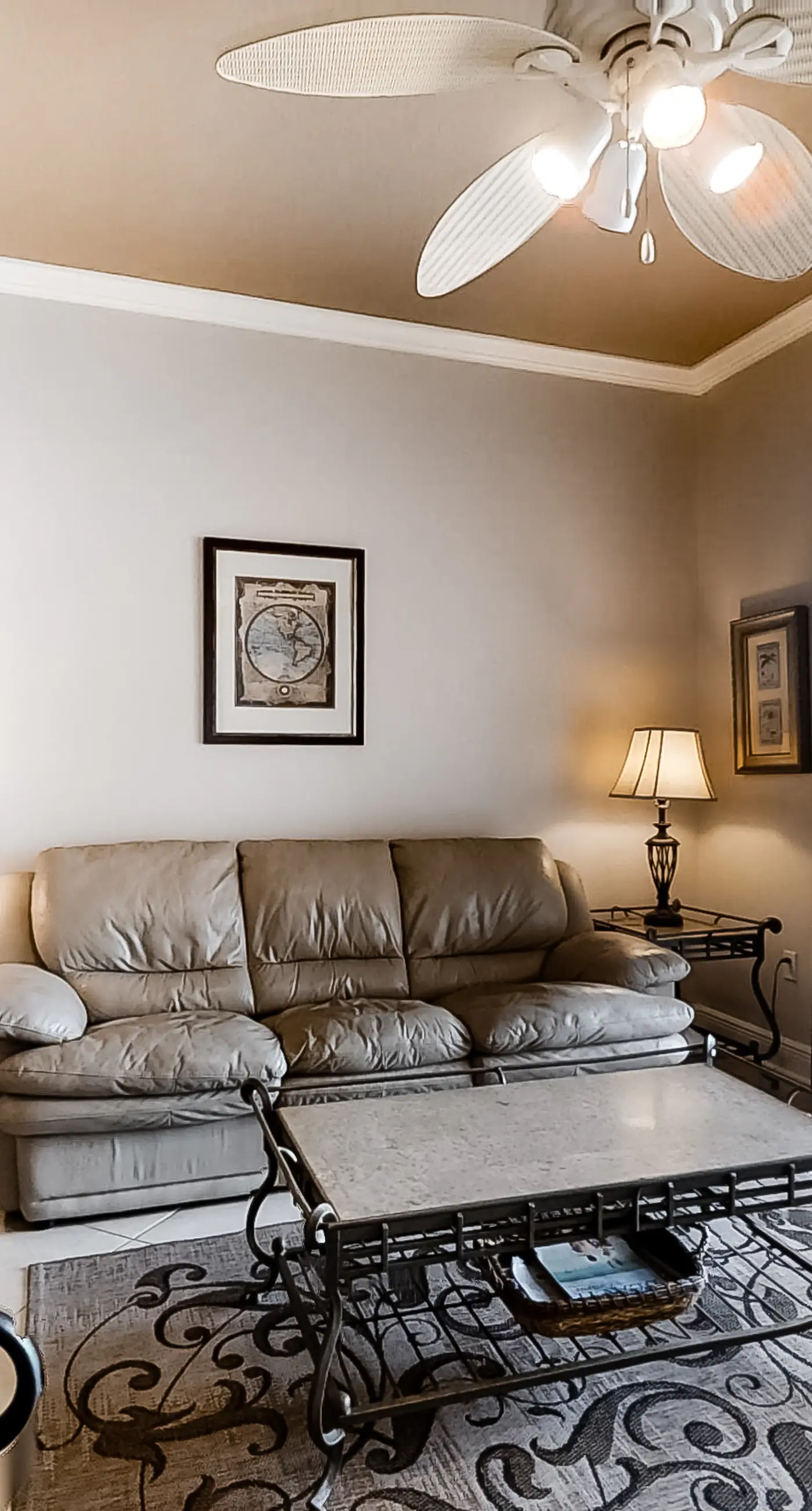 Gulf view condo in a beachfront complex w/ shared pool & hot tub