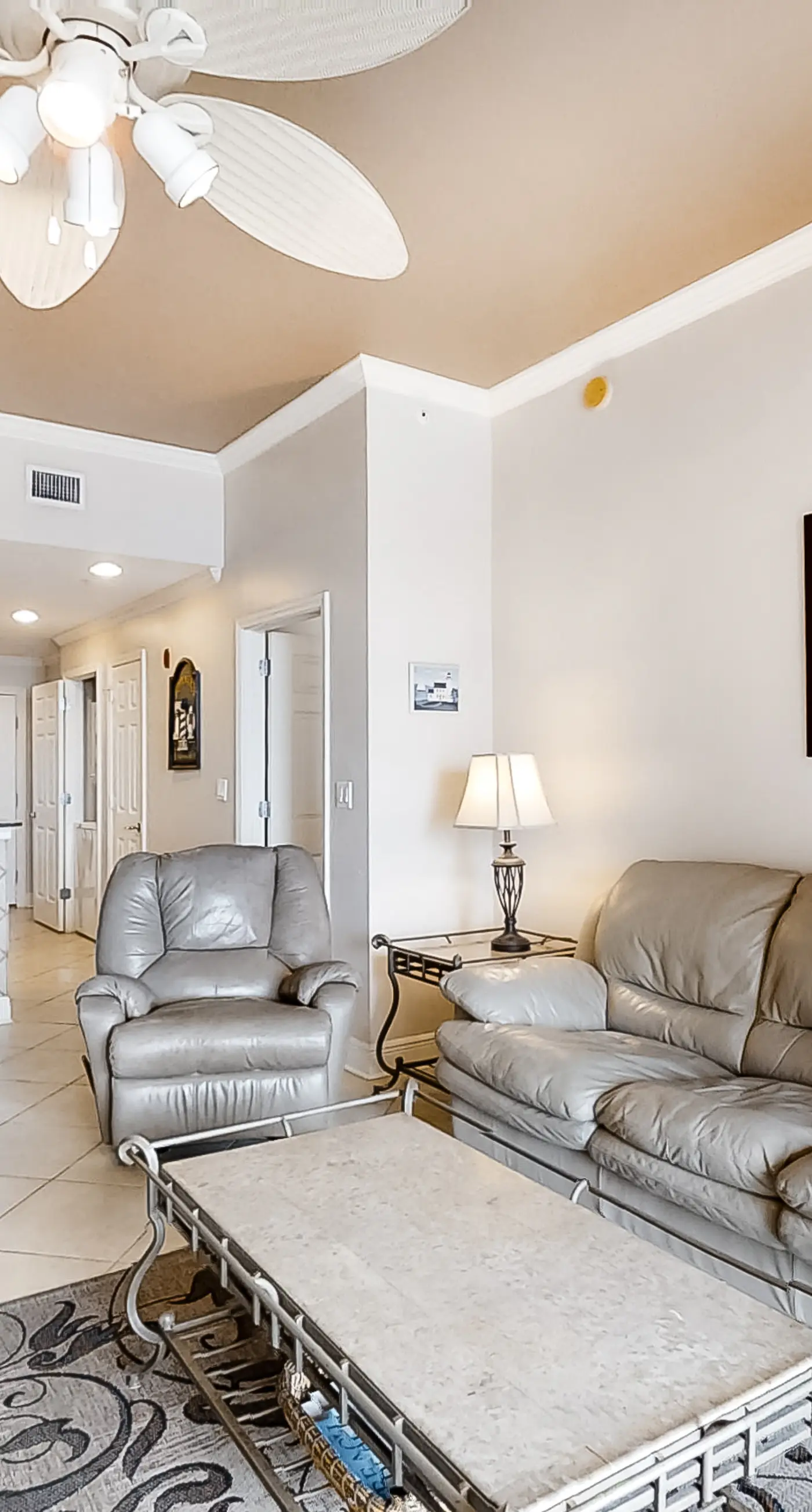 Gulf view condo in a beachfront complex w/ shared pool & hot tub