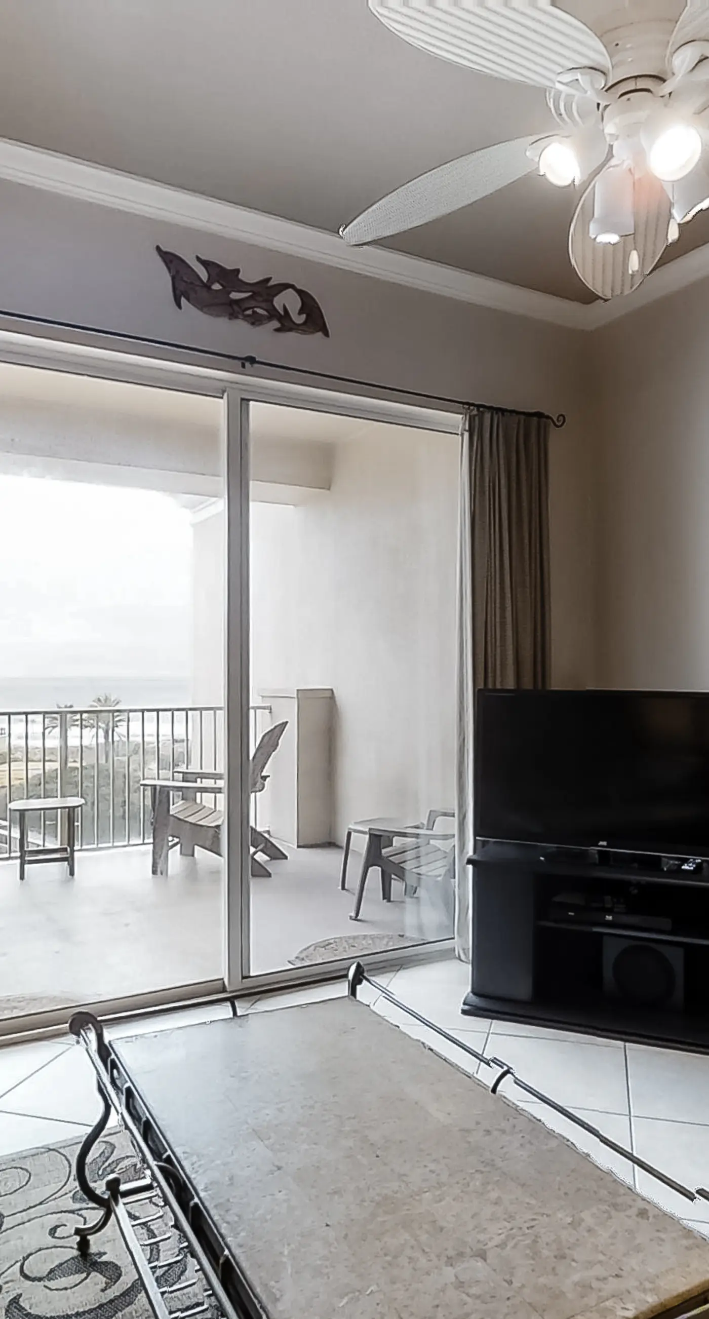 Gulf view condo in a beachfront complex w/ shared pool & hot tub