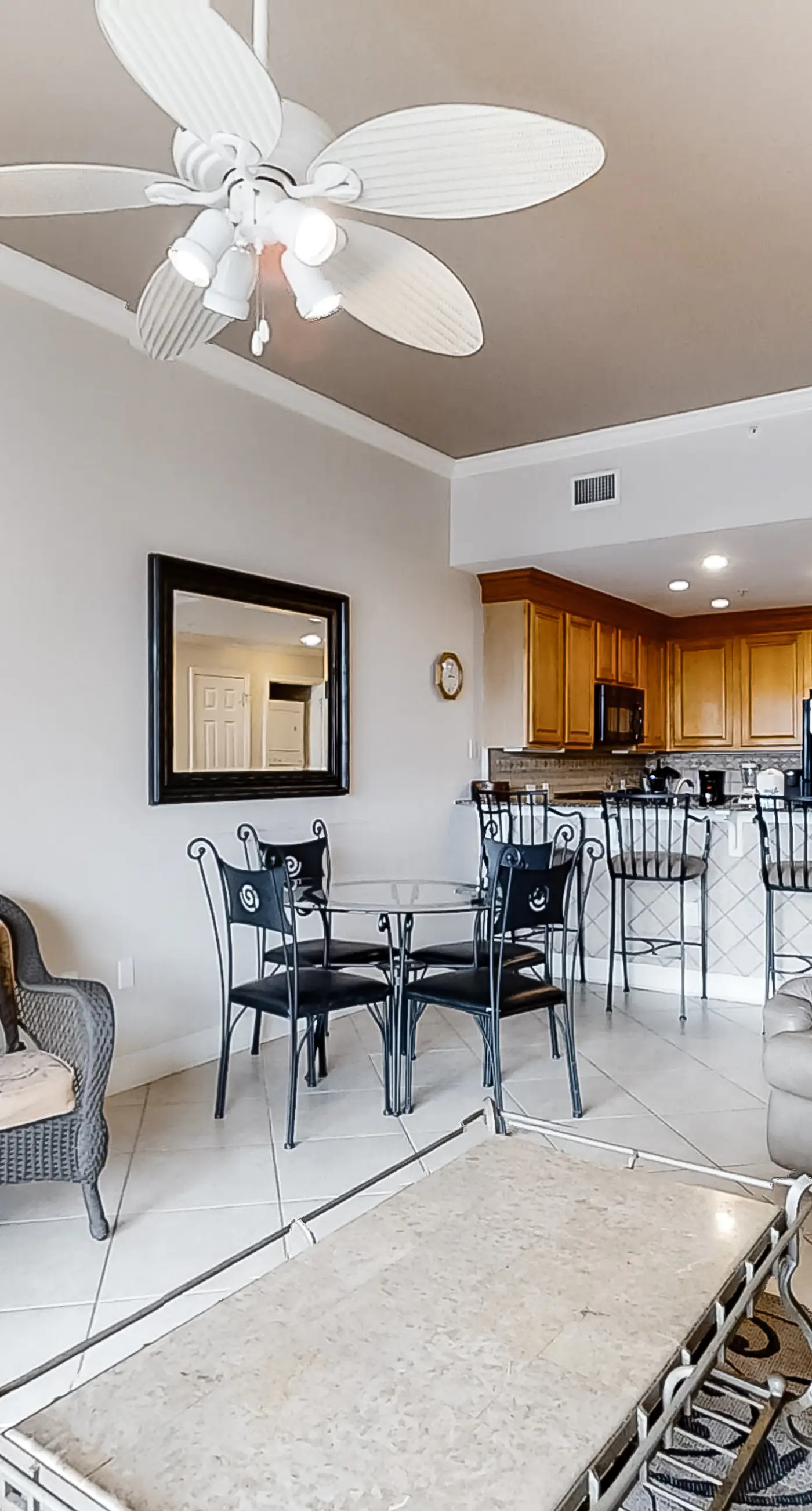 Gulf view condo in a beachfront complex w/ shared pool & hot tub