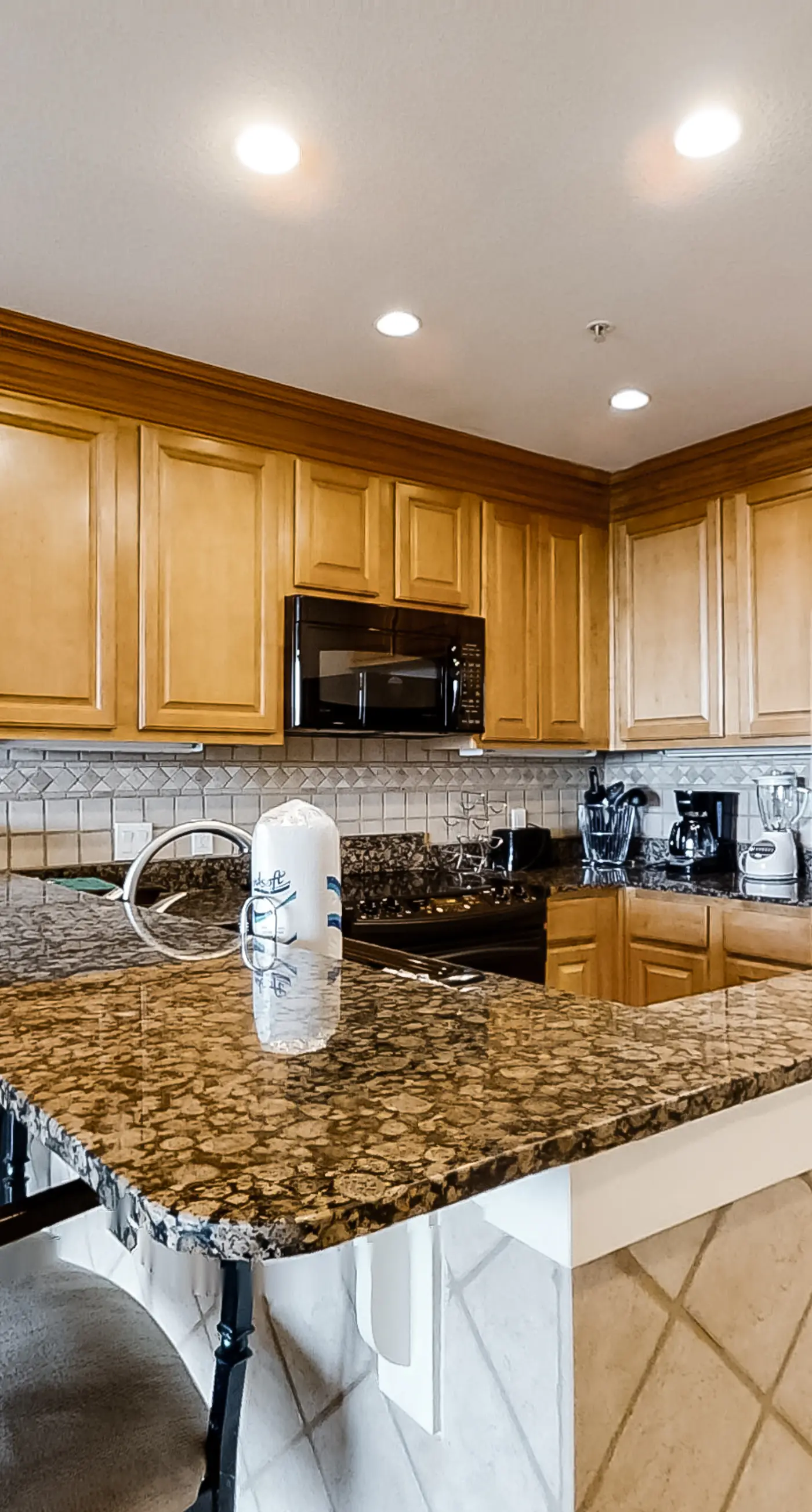 Gulf view condo in a beachfront complex w/ shared pool & hot tub