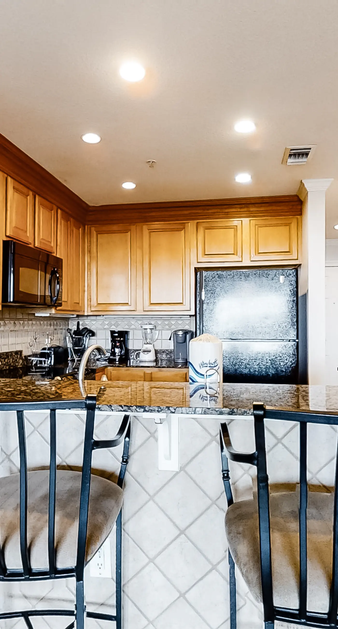 Gulf view condo in a beachfront complex w/ shared pool & hot tub