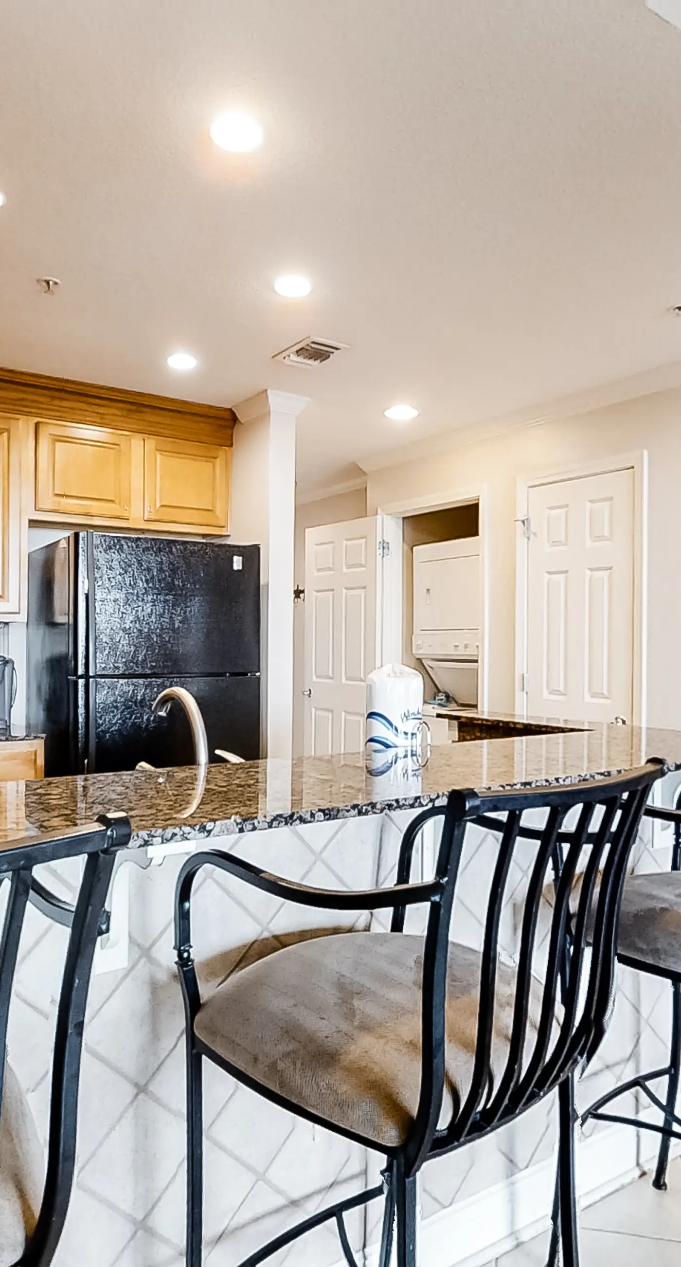 Gulf view condo in a beachfront complex w/ shared pool & hot tub