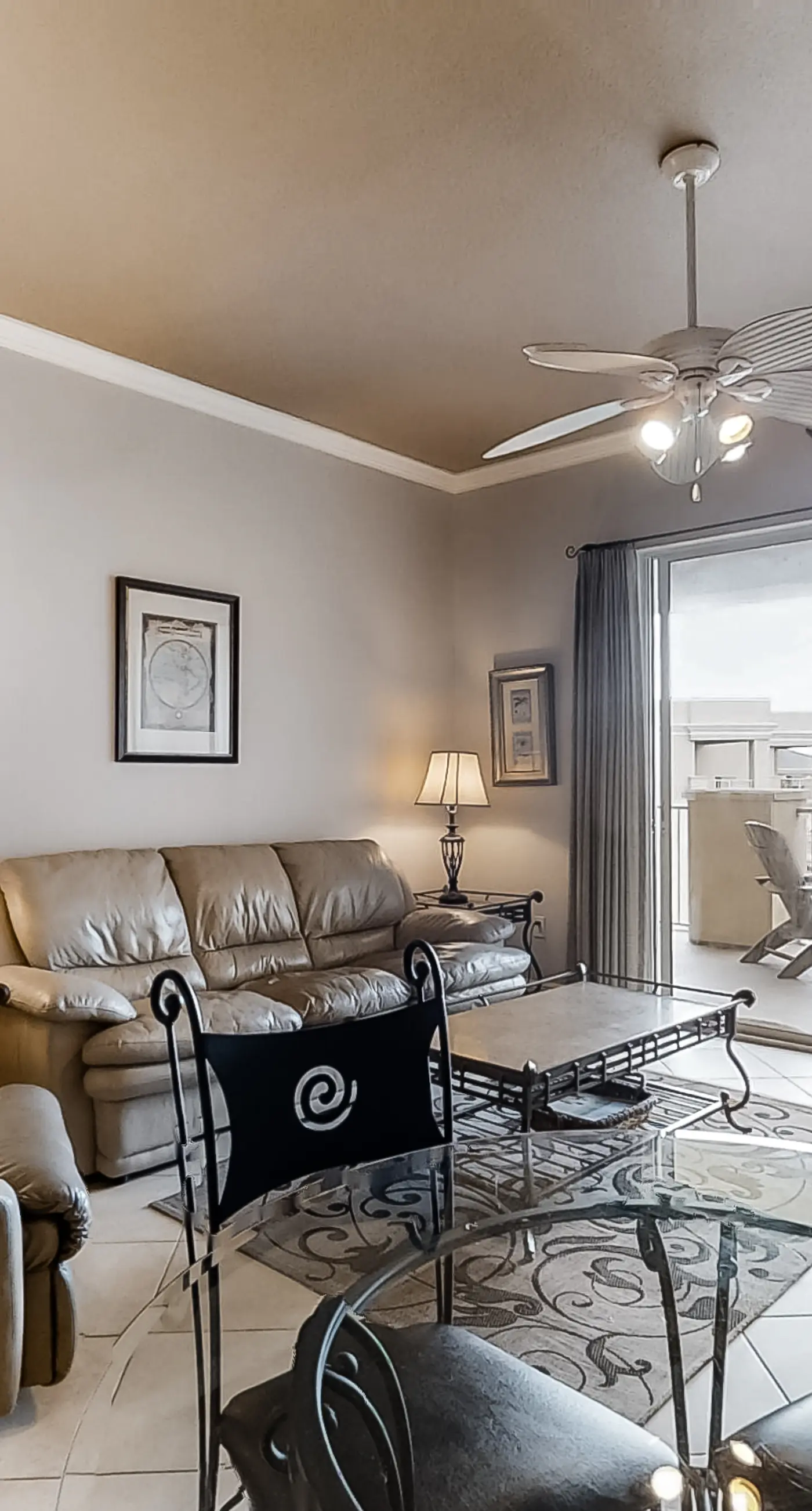 Gulf view condo in a beachfront complex w/ shared pool & hot tub