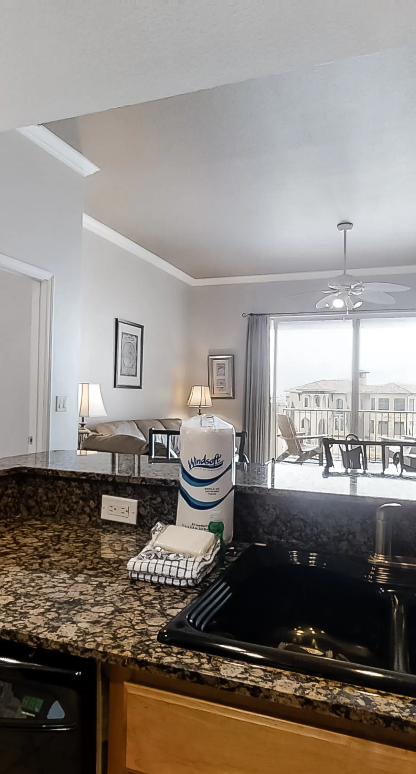 Gulf view condo in a beachfront complex w/ shared pool & hot tub