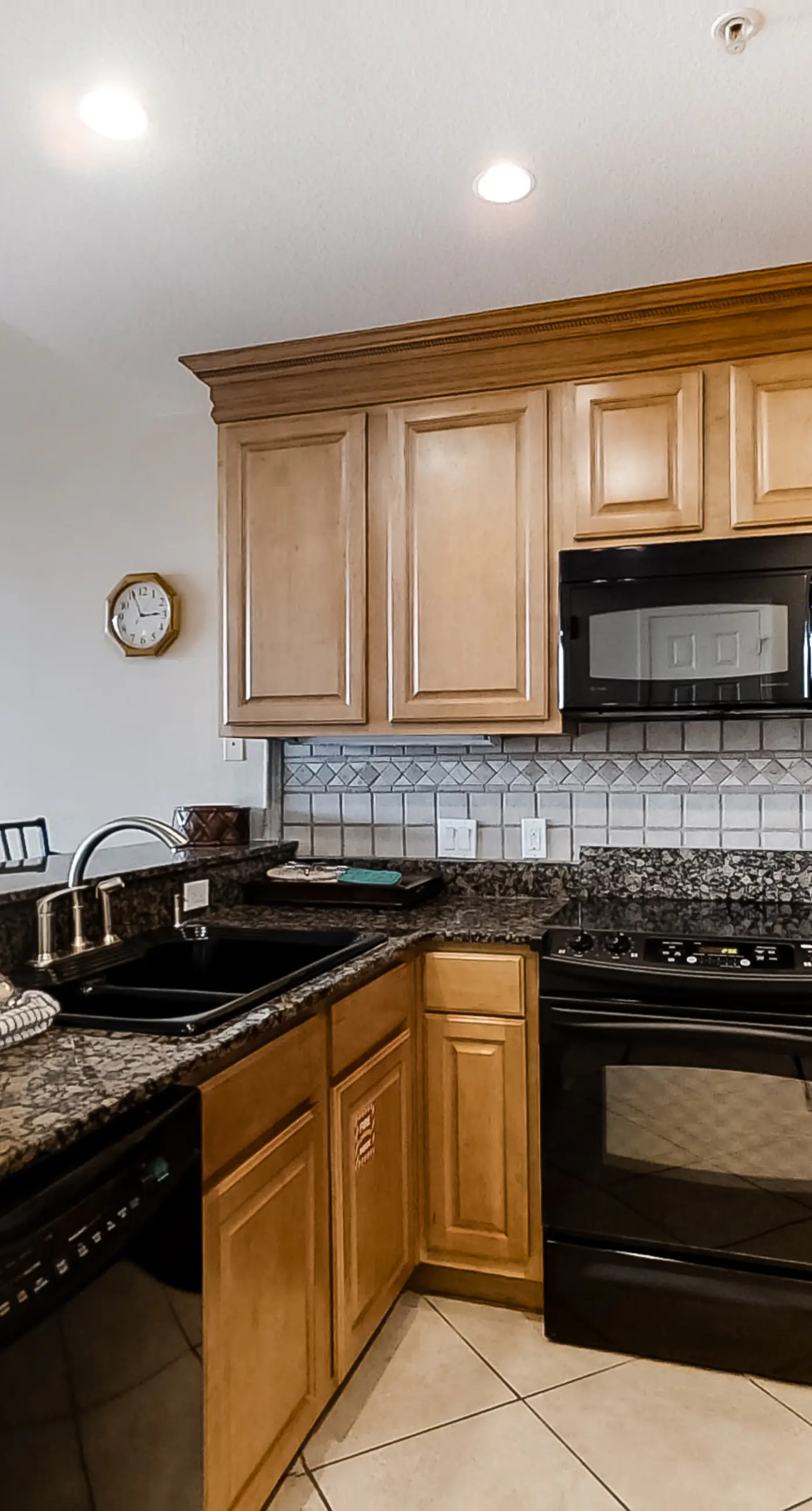 Gulf view condo in a beachfront complex w/ shared pool & hot tub