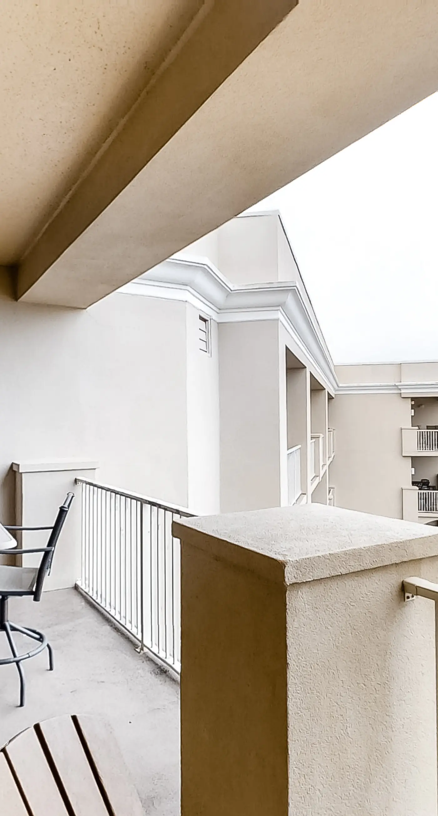 Gulf view condo in a beachfront complex w/ shared pool & hot tub