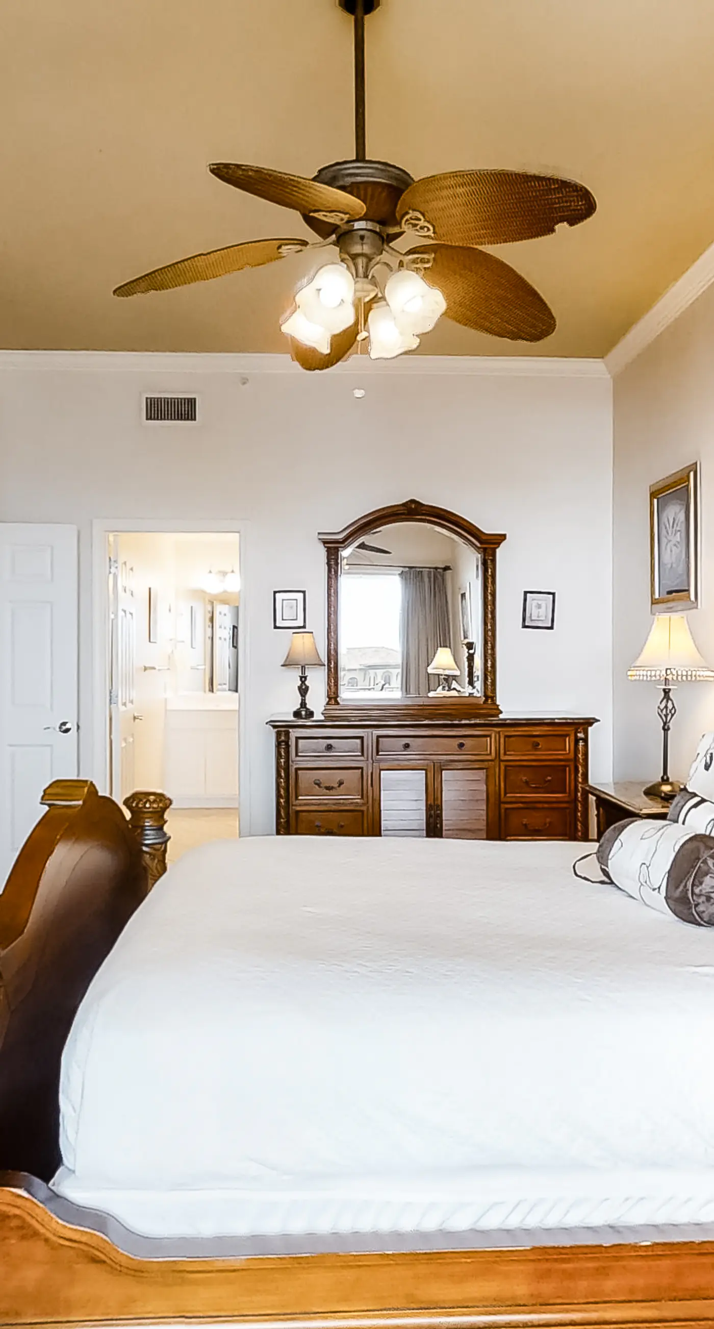Gulf view condo in a beachfront complex w/ shared pool & hot tub
