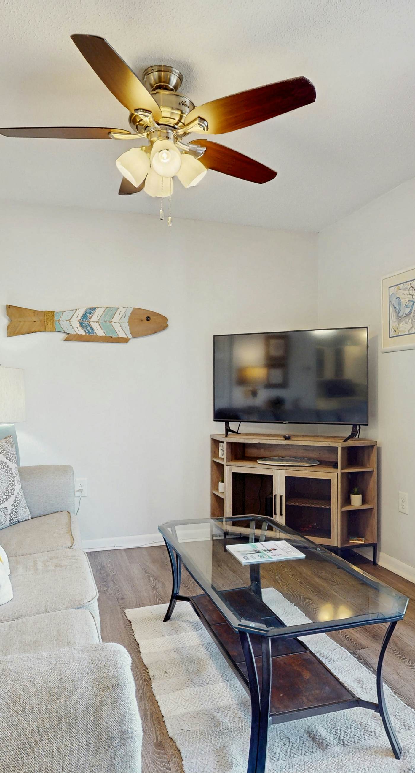 Cozy coastal condo, dog friendly with shared pool and close to beach