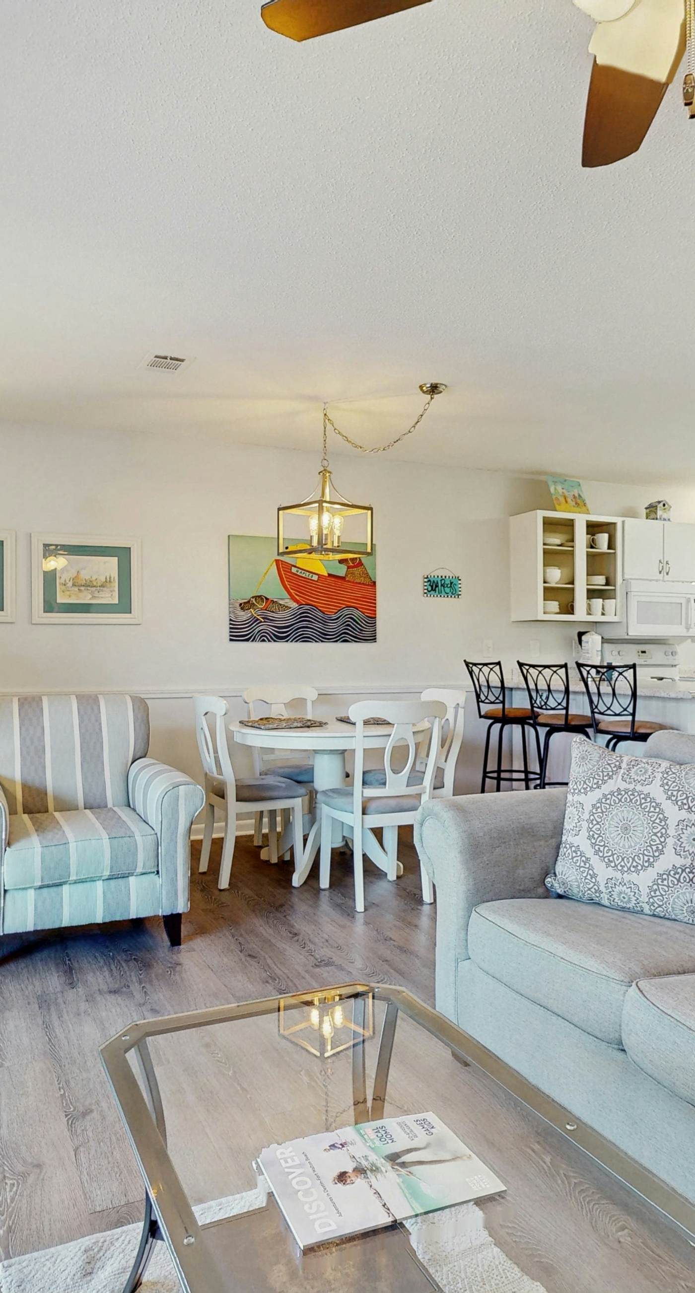 Cozy coastal condo, dog friendly with shared pool and close to beach