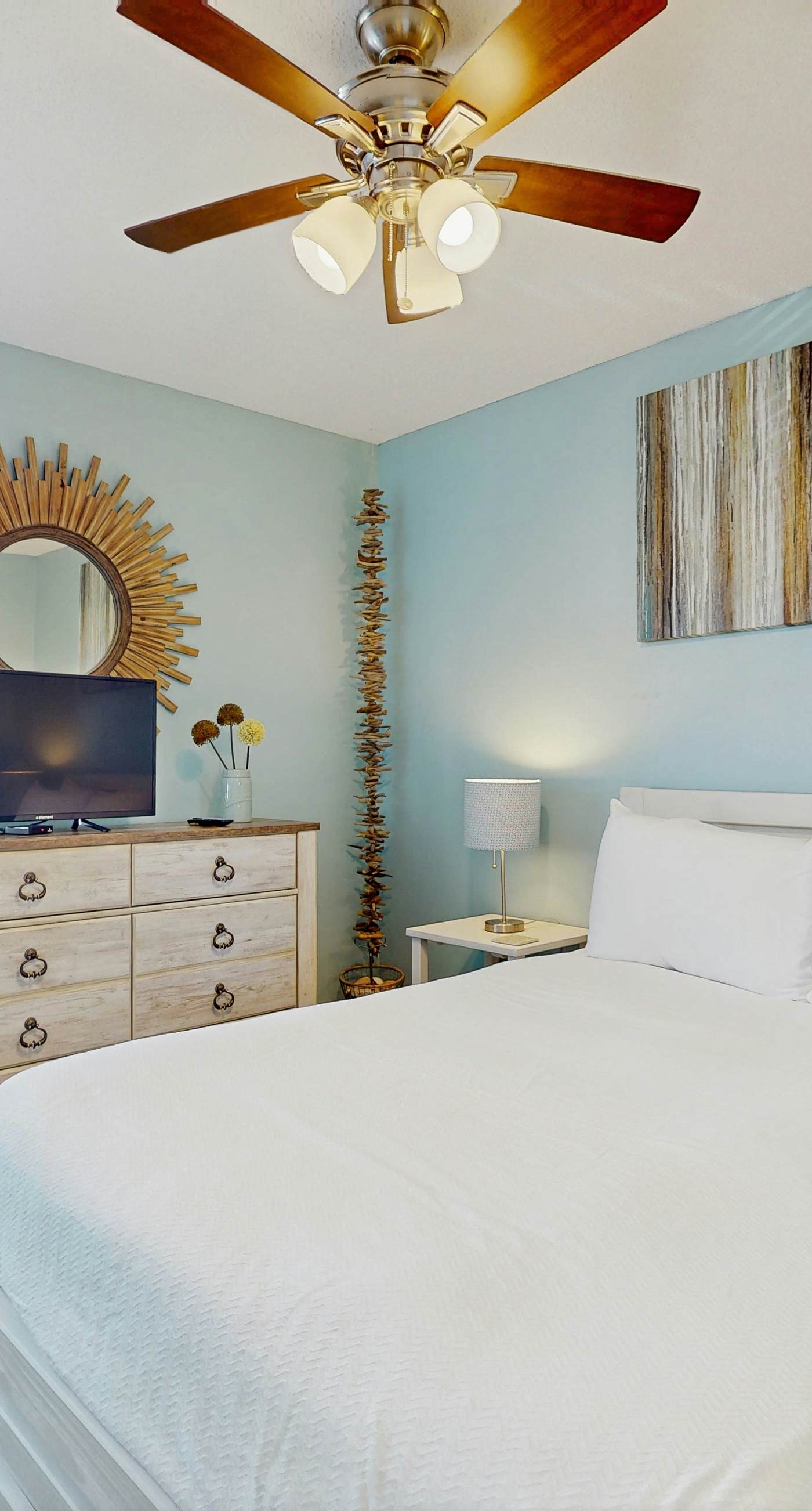 Cozy coastal condo, dog friendly with shared pool and close to beach