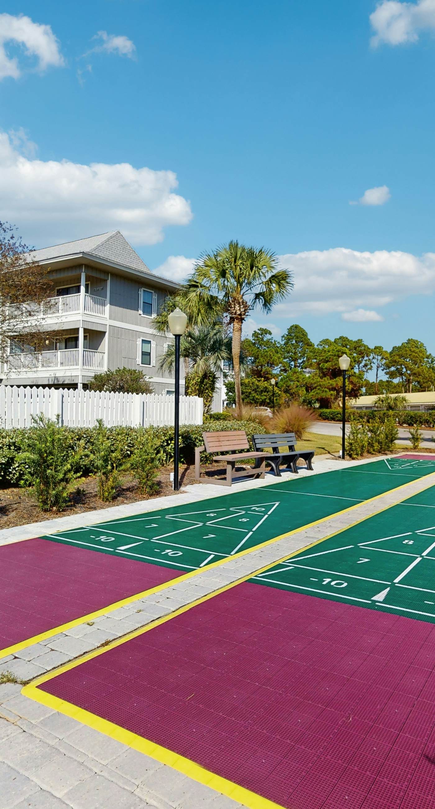 Cozy coastal condo, dog friendly with shared pool and close to beach