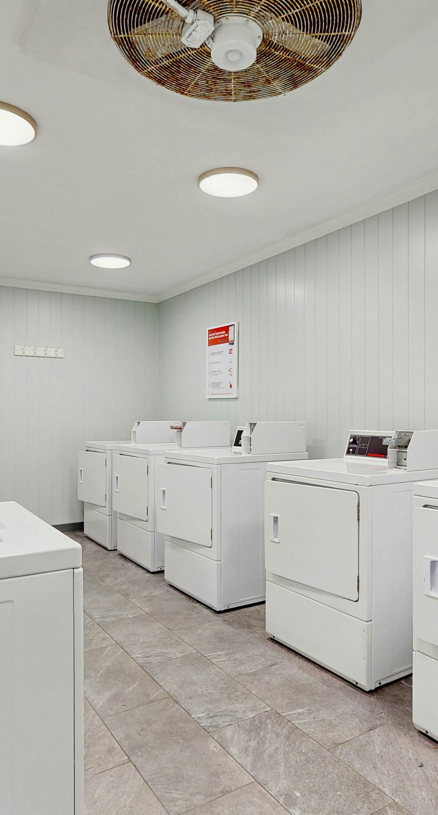 Cozy coastal condo, dog friendly with shared pool and close to beach