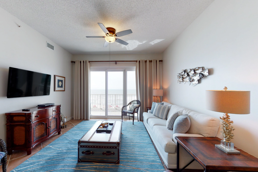 Inviting Gulf-front condo In Perdido Key with waterfront pool/hot tub and oceanfront balcony