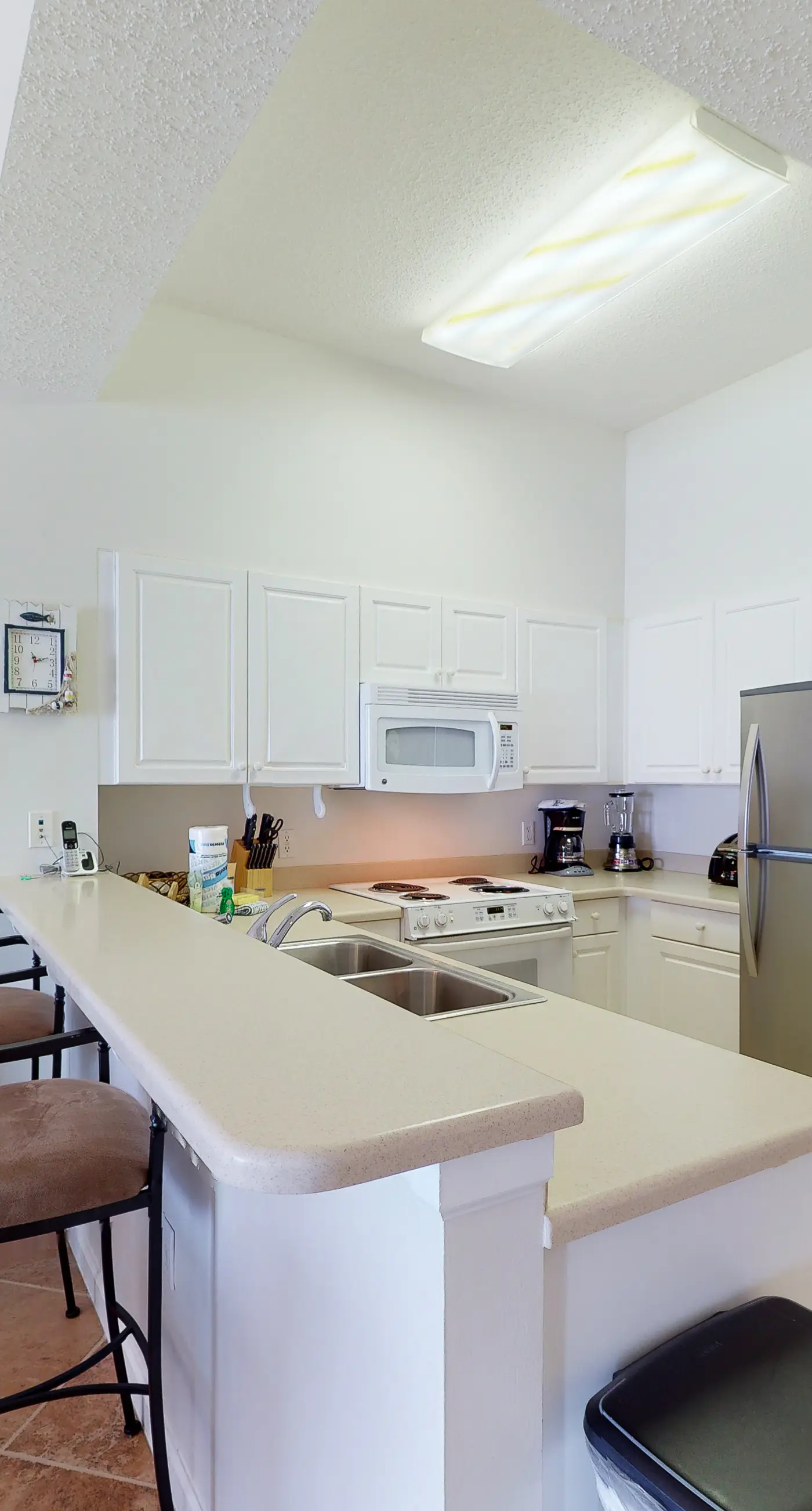 Inviting Gulf-front condo In Perdido Key with waterfront pool/hot tub and oceanfront balcony