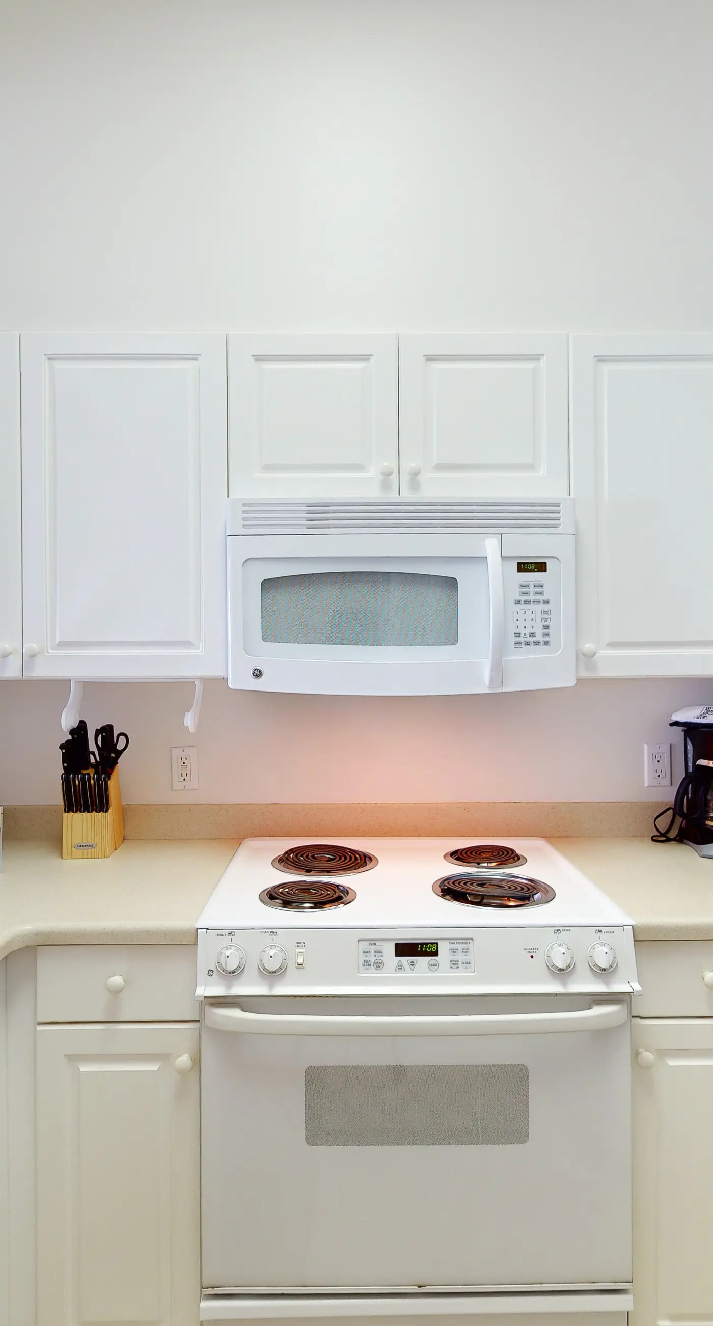 Inviting Gulf-front condo In Perdido Key with waterfront pool/hot tub and oceanfront balcony