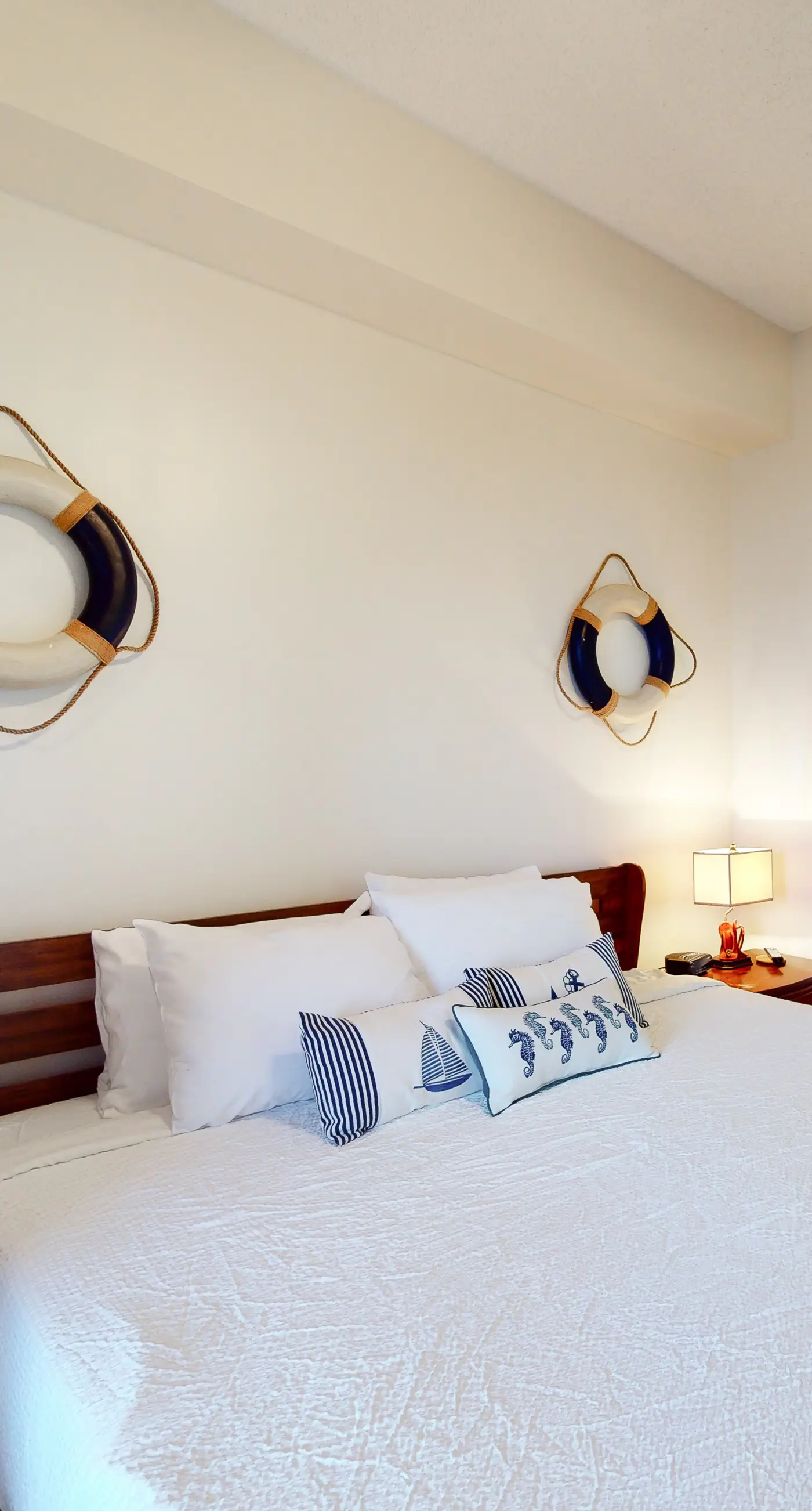 Inviting Gulf-front condo In Perdido Key with waterfront pool/hot tub and oceanfront balcony