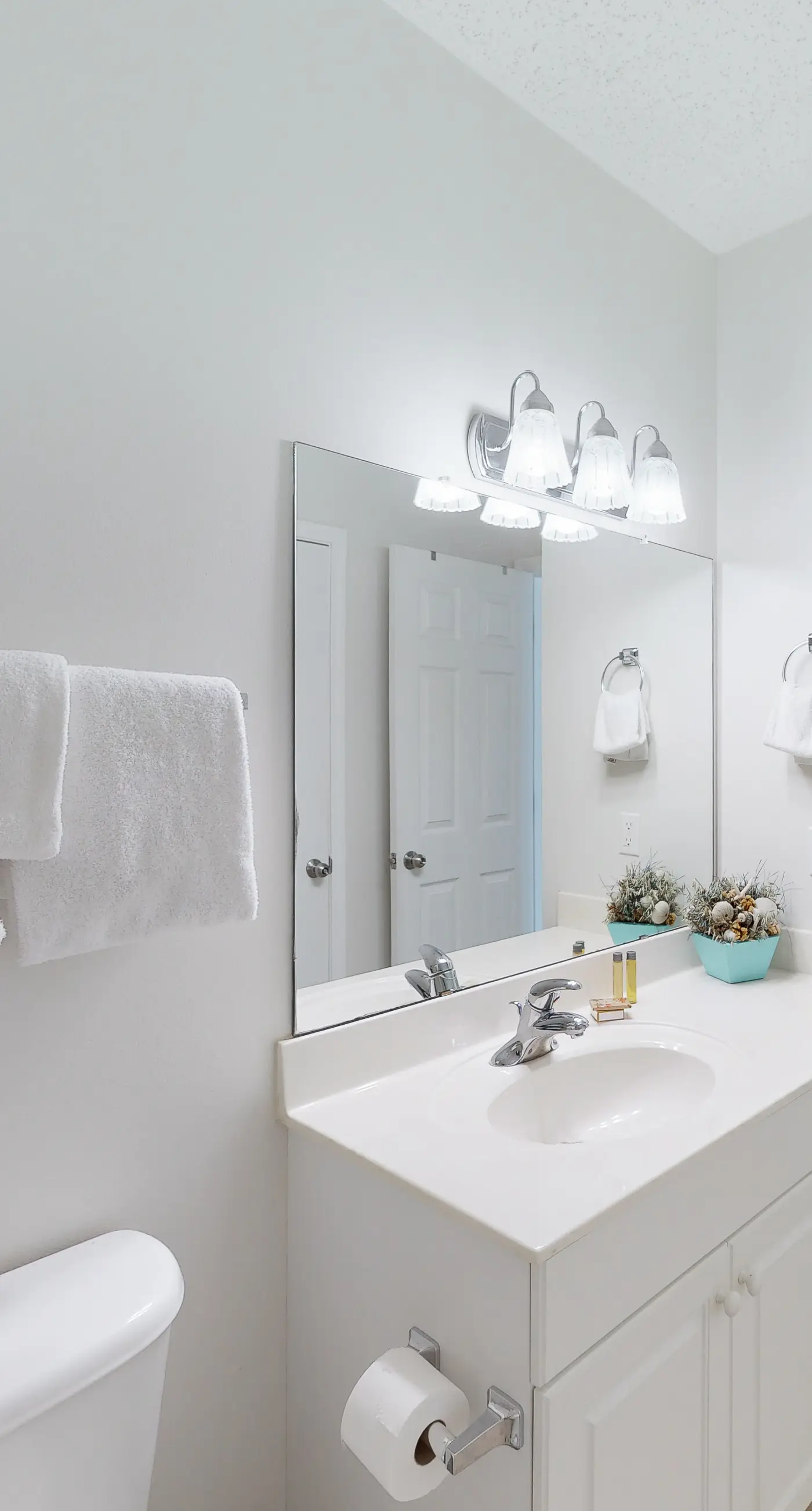 Inviting Gulf-front condo In Perdido Key with waterfront pool/hot tub and oceanfront balcony