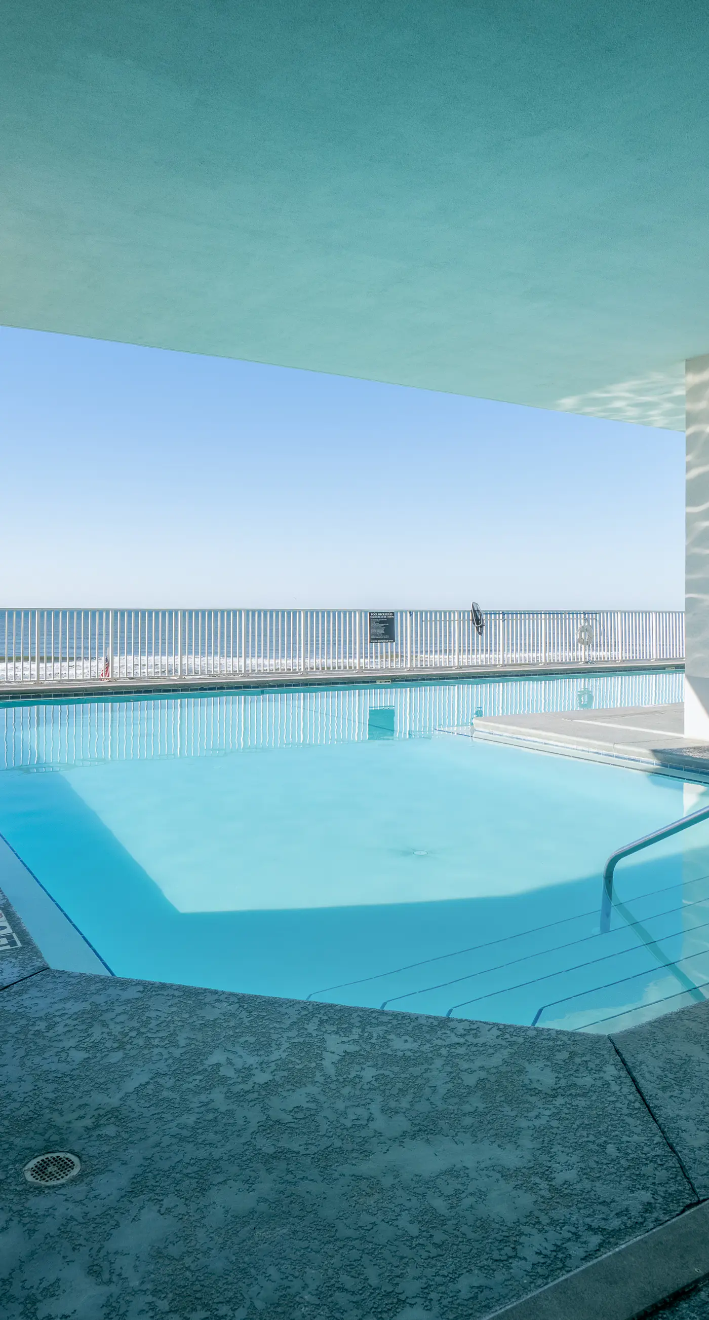Inviting Gulf-front condo In Perdido Key with waterfront pool/hot tub and oceanfront balcony