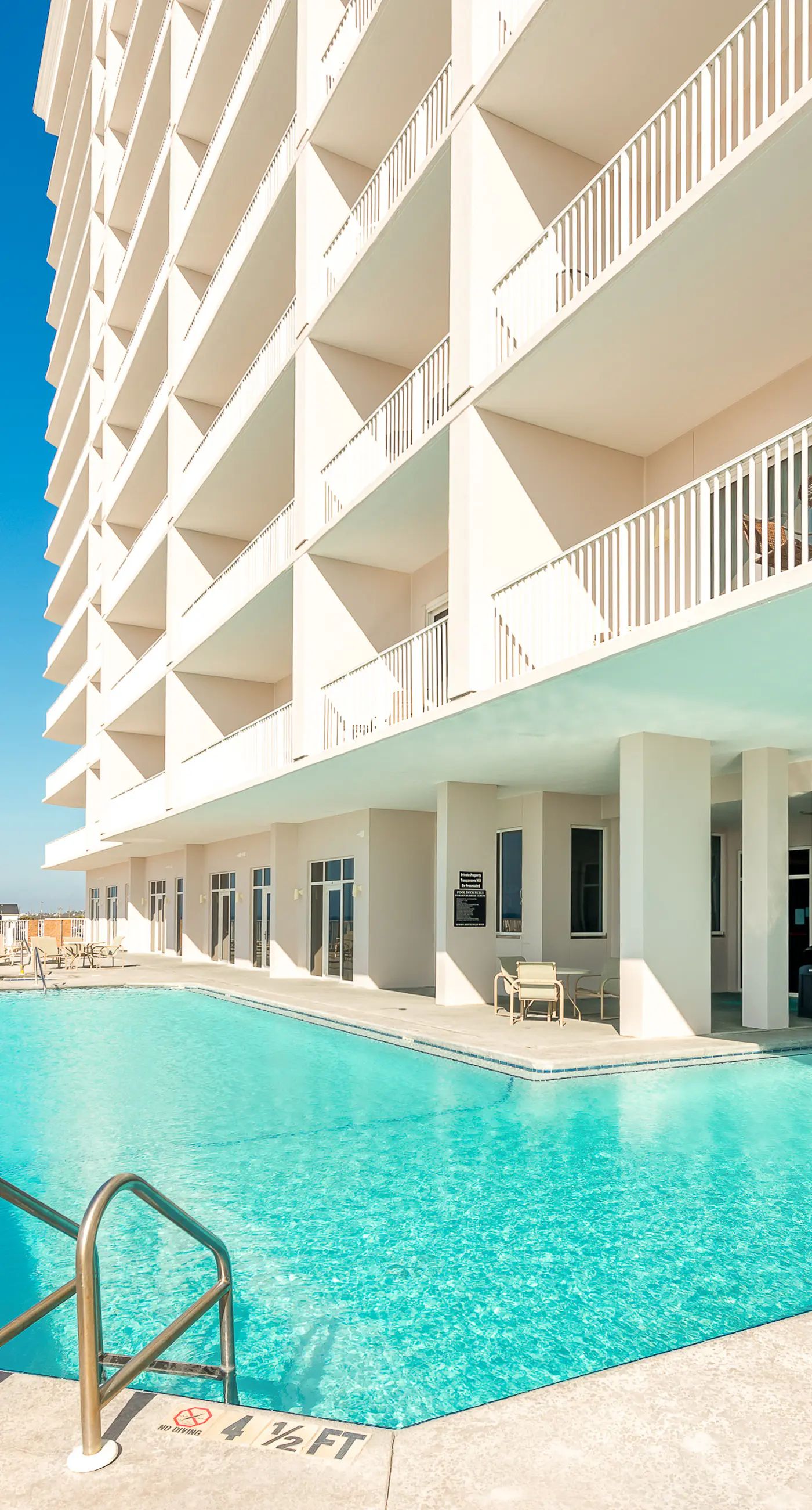 Inviting Gulf-front condo In Perdido Key with waterfront pool/hot tub and oceanfront balcony