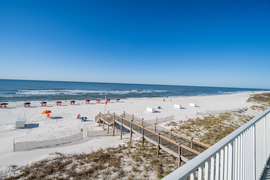 Inviting Gulf-front condo In Perdido Key with waterfront pool/hot tub and oceanfront balcony